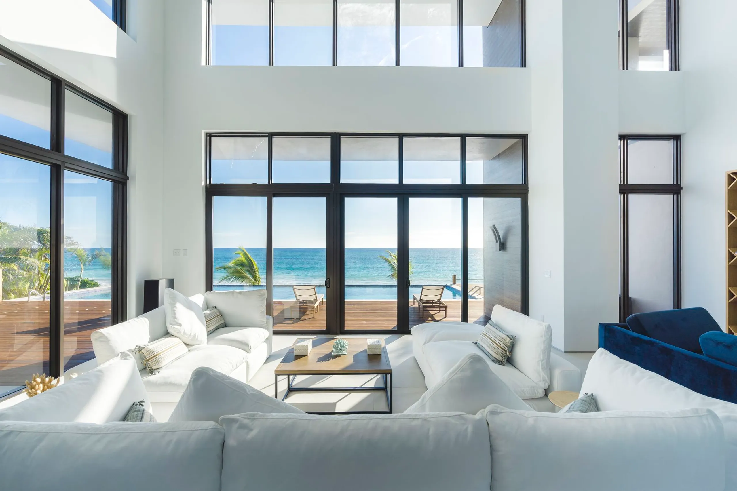 Stunning Beachfront Estate on Harbour Island's Triana Shores — photograph 8