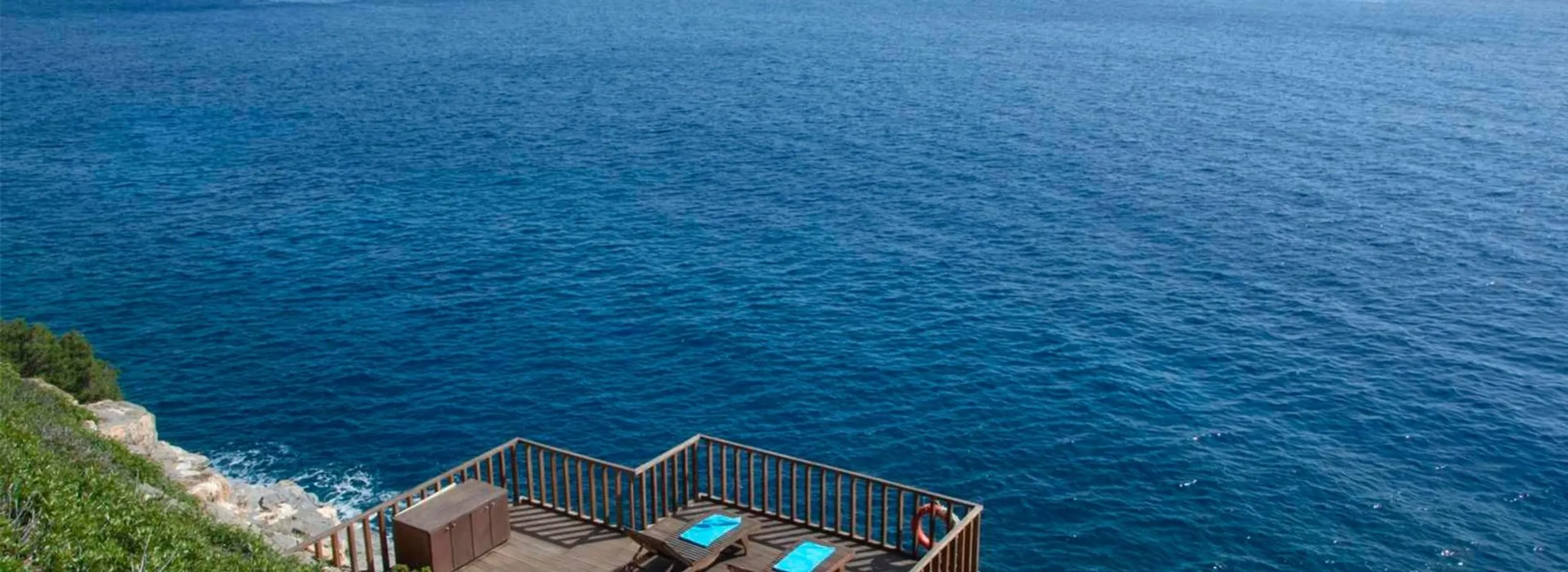 Majestic Villa with Private Heated Pool and Amazing Views of Endless Blue Touching the Horizon — photograph 6