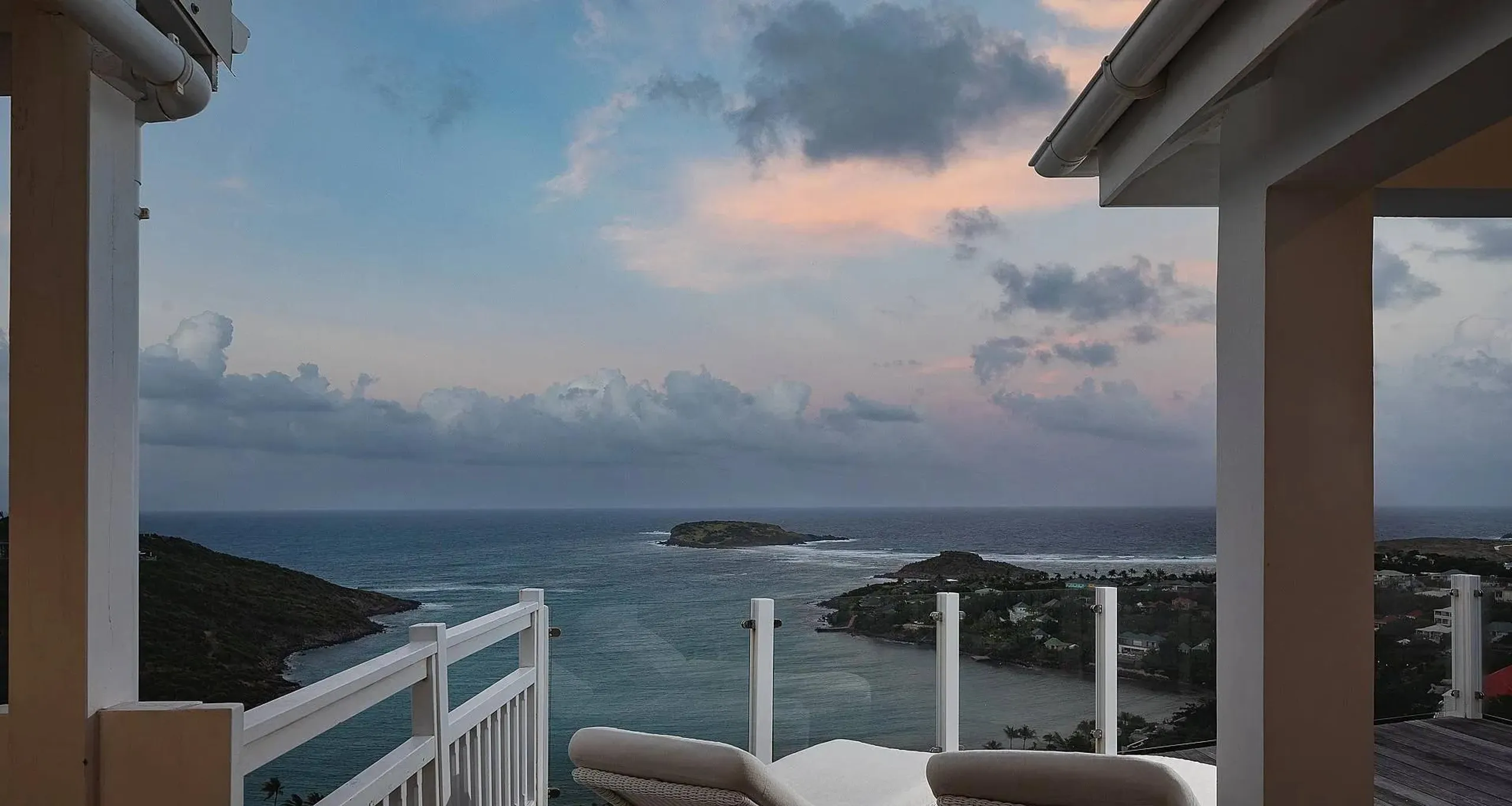 Stunning Seaside Retreat with Private Pool and Walks to the Beach — photograph 10