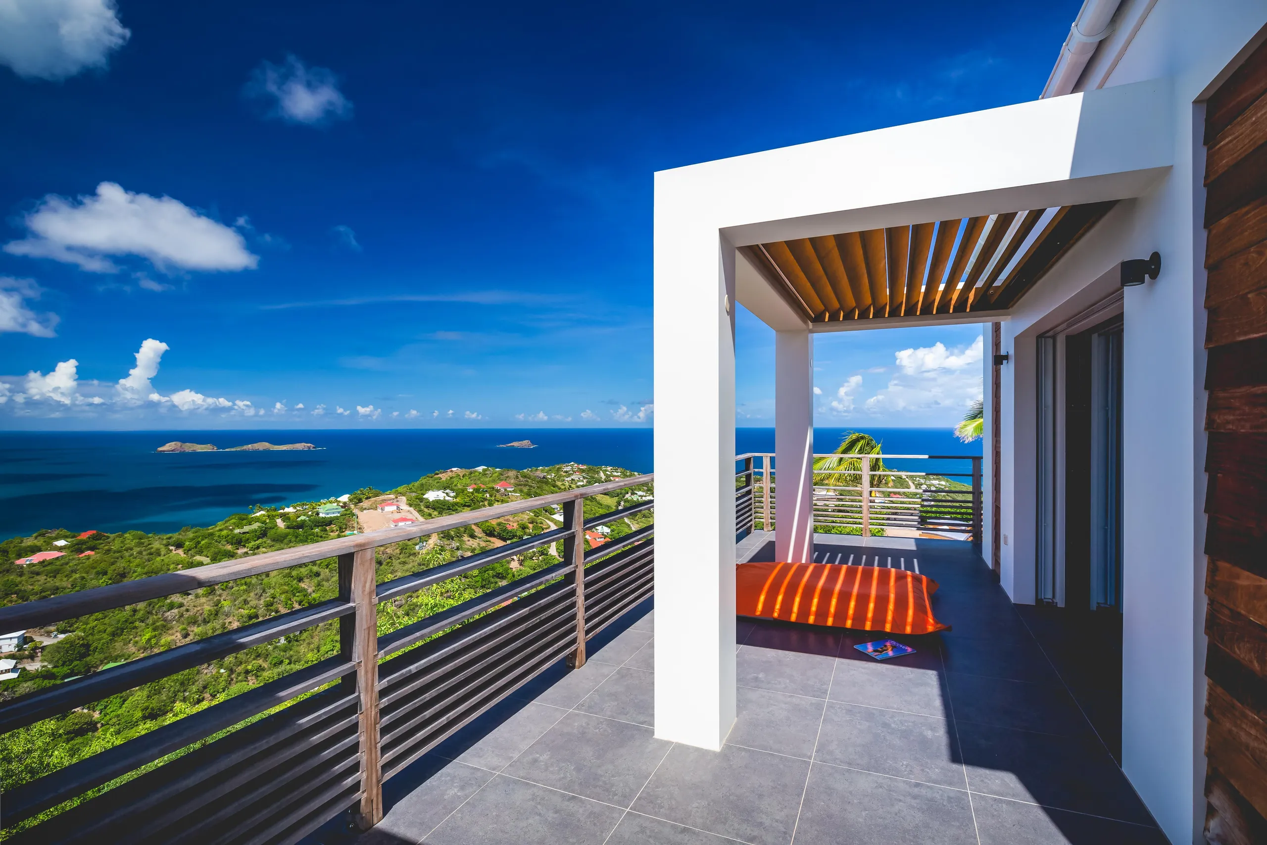 Dignified Oceanview Villa with Private Pool and Fitness Room — photograph 11