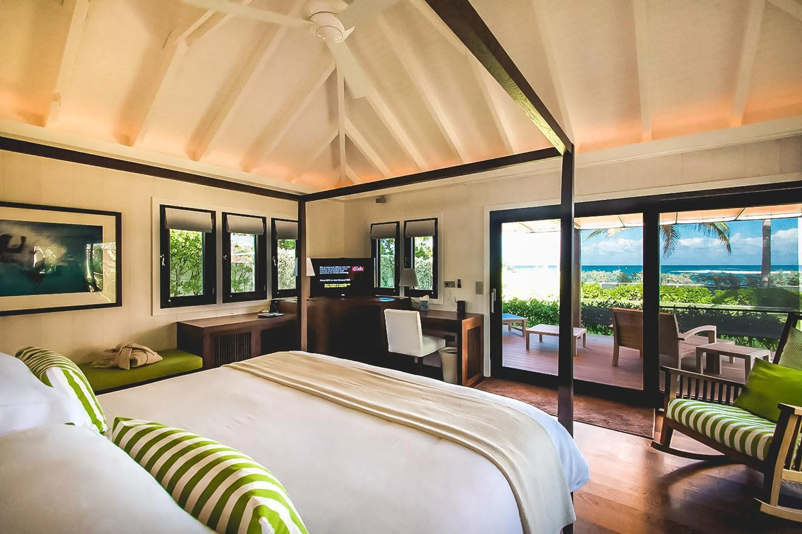 Elegant Paradise Villa with Infinity Pool and Majestic Ocean Views — photograph 6