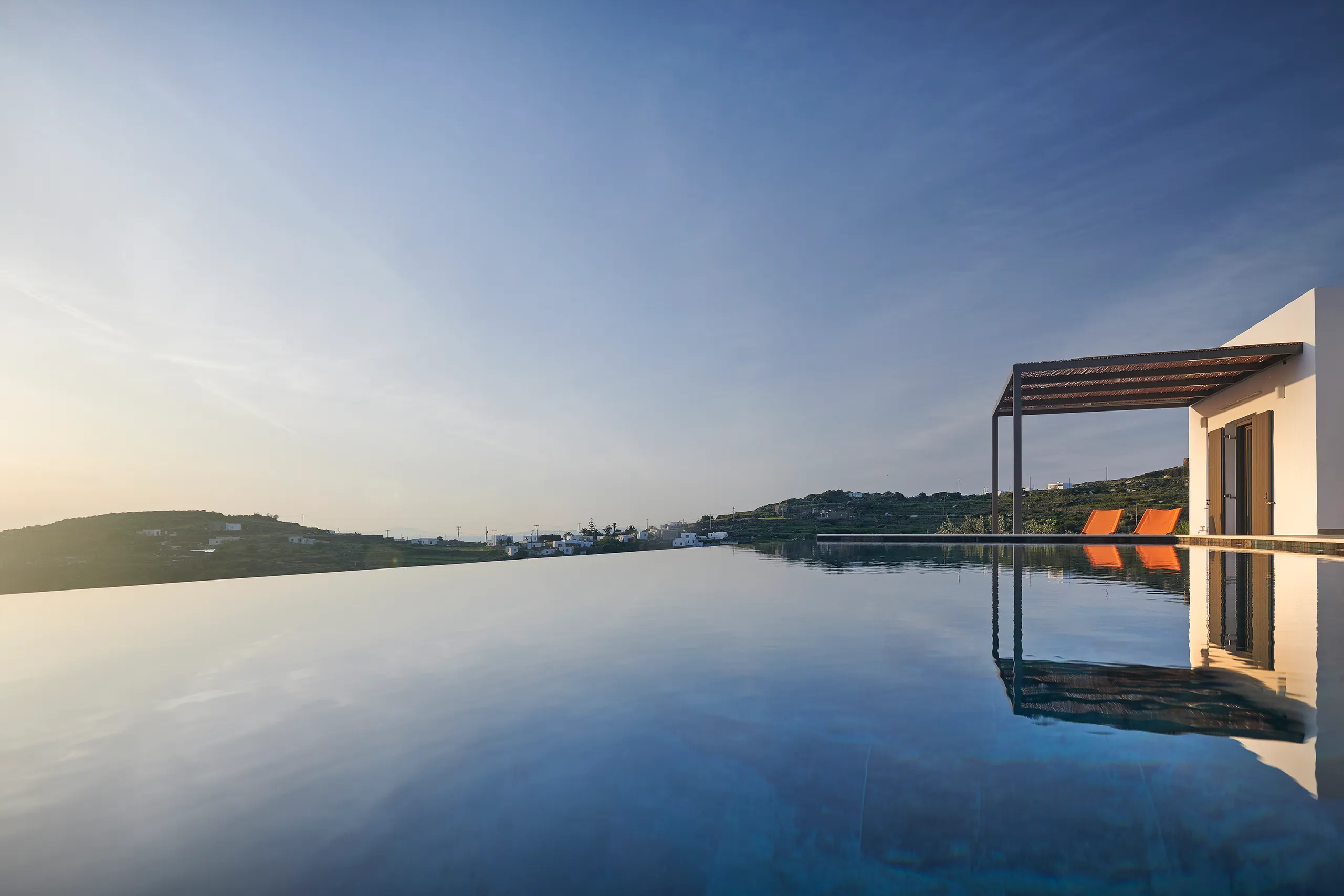 Luxurious Sifnos Getaway with Infinity Pools and Overlooking Vistas — photograph 12