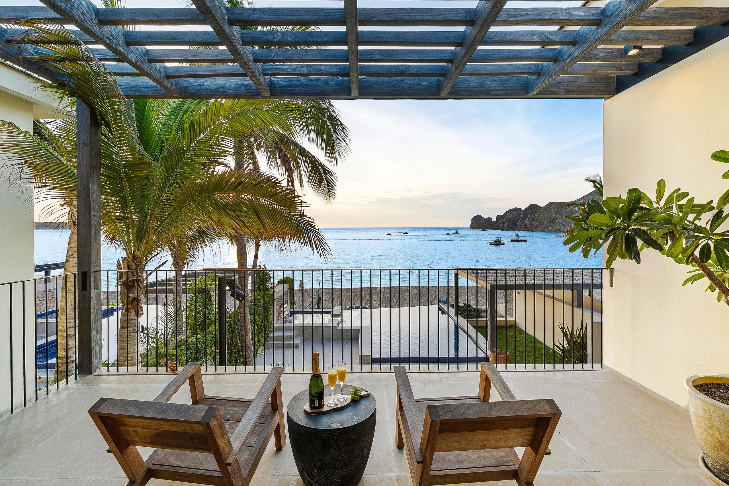 Deluxe Relaxation Villa with Infinity Pool and Stunning Ocean View — photograph 3