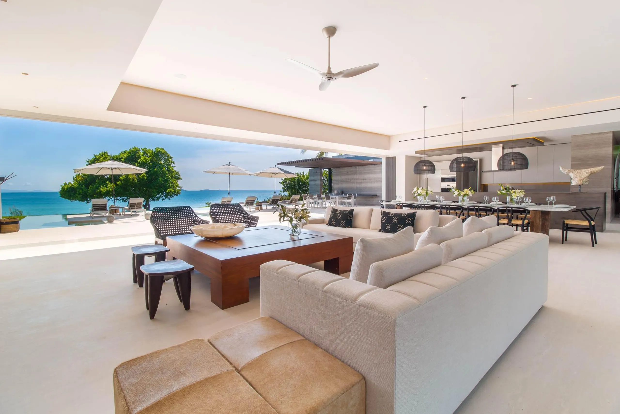 Gorgeous Los Ranchos Beach Front Estate with Infinity Pool with Ocean Views — photograph 4