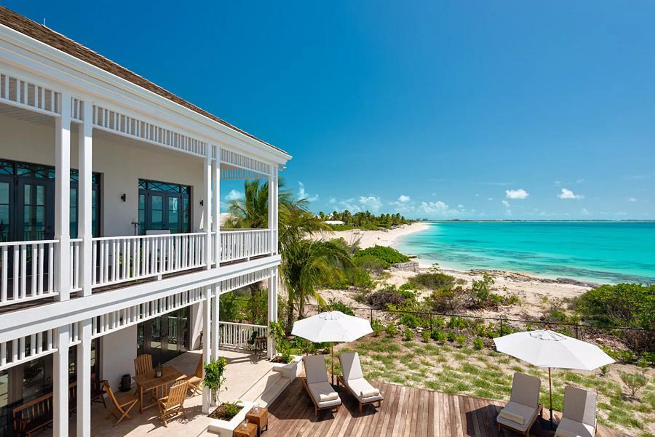 Majestic Colonial-Style Beachfront Haven with Private Pool on Grace Bay Beach — photograph 4
