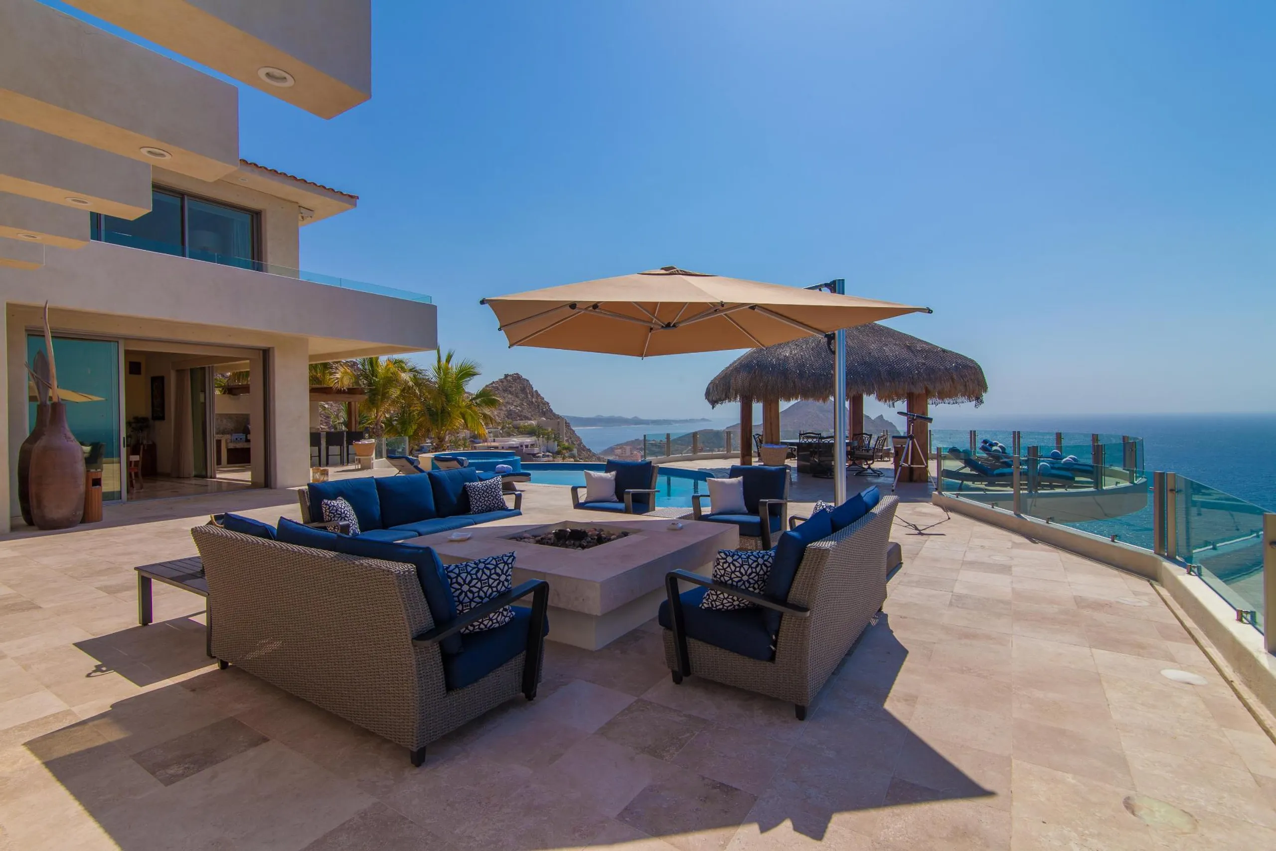 Spectacular Cabo Luxury Estate with Invigorating Pool and Stunning Views — photograph 8
