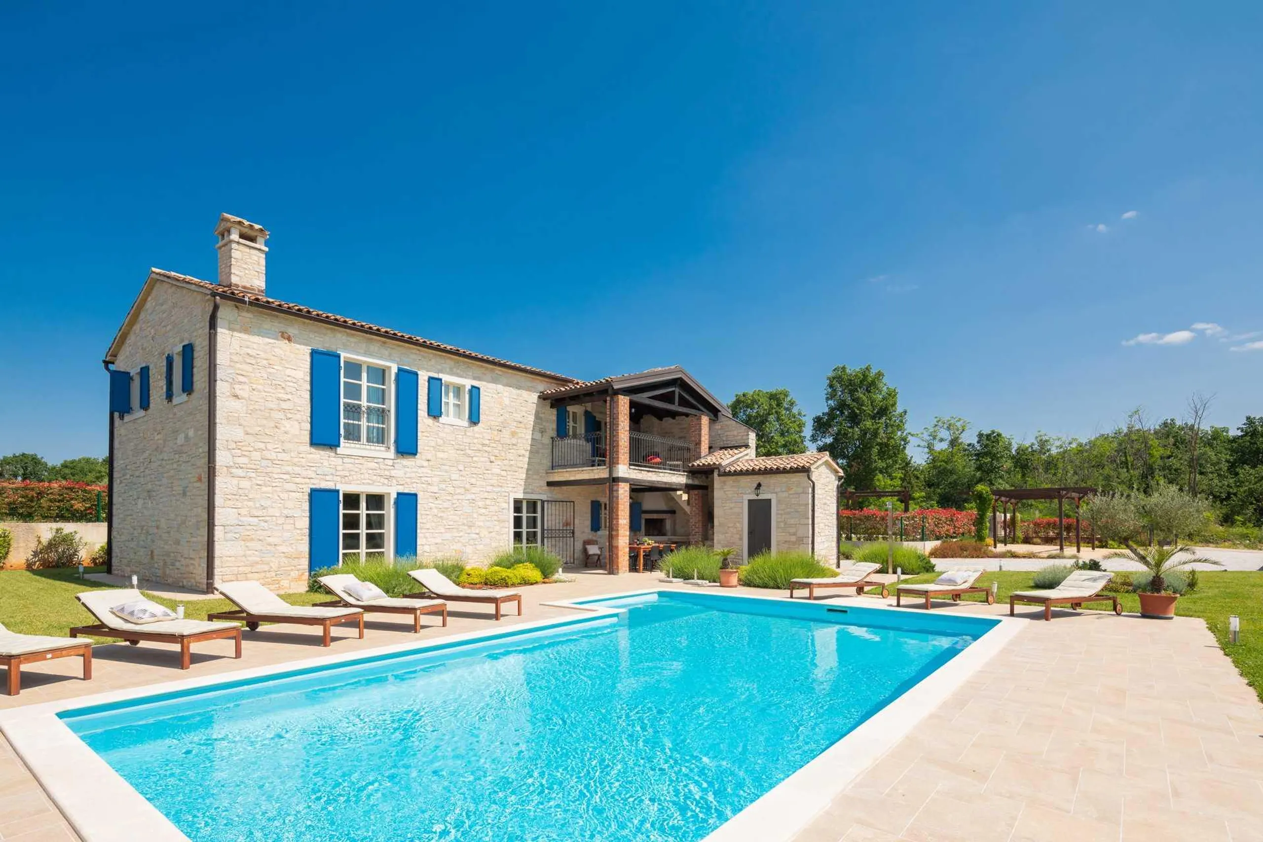 Deluxe Comfort Villa with Private Pool and Pristine Surroundings, Porec