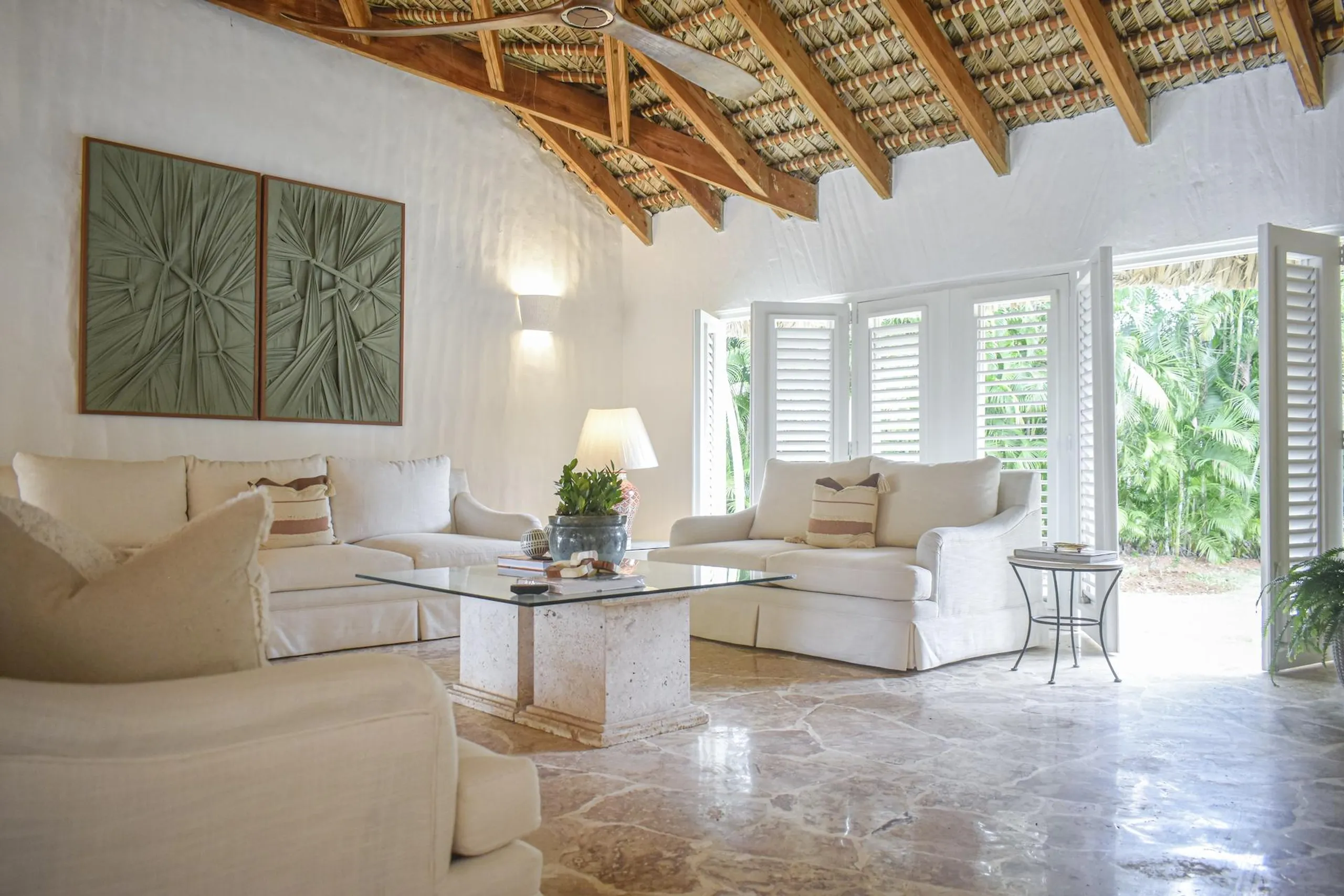 Tropical 4-Bedroom Villa with Golf Course Views & Beach Access — photograph 7