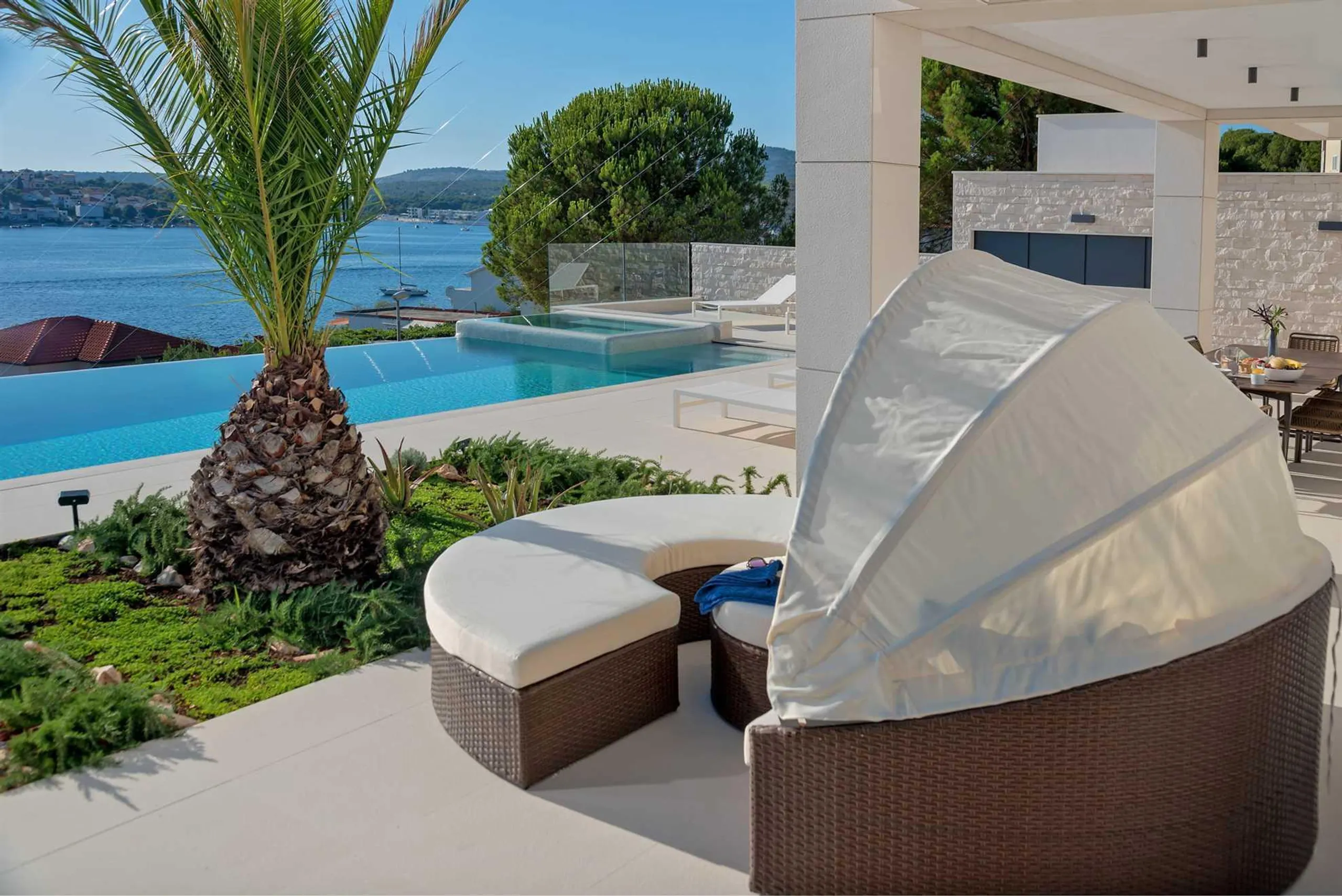 Luxury Villa with Infinity Pool and Breathtaking Panorama of Rogoznica's Peninsula — photograph 9