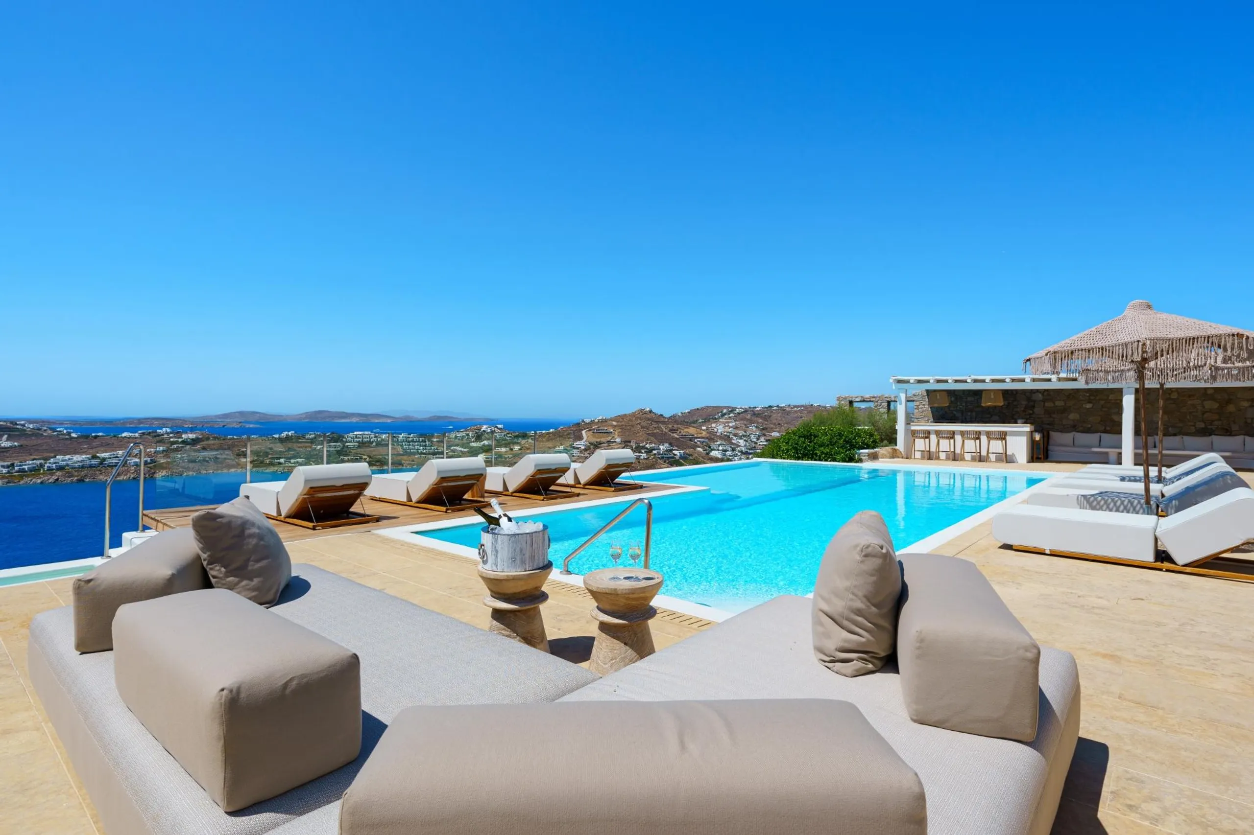 Lavish Seaview Villa in Mykonos with Private Pool — photograph 3
