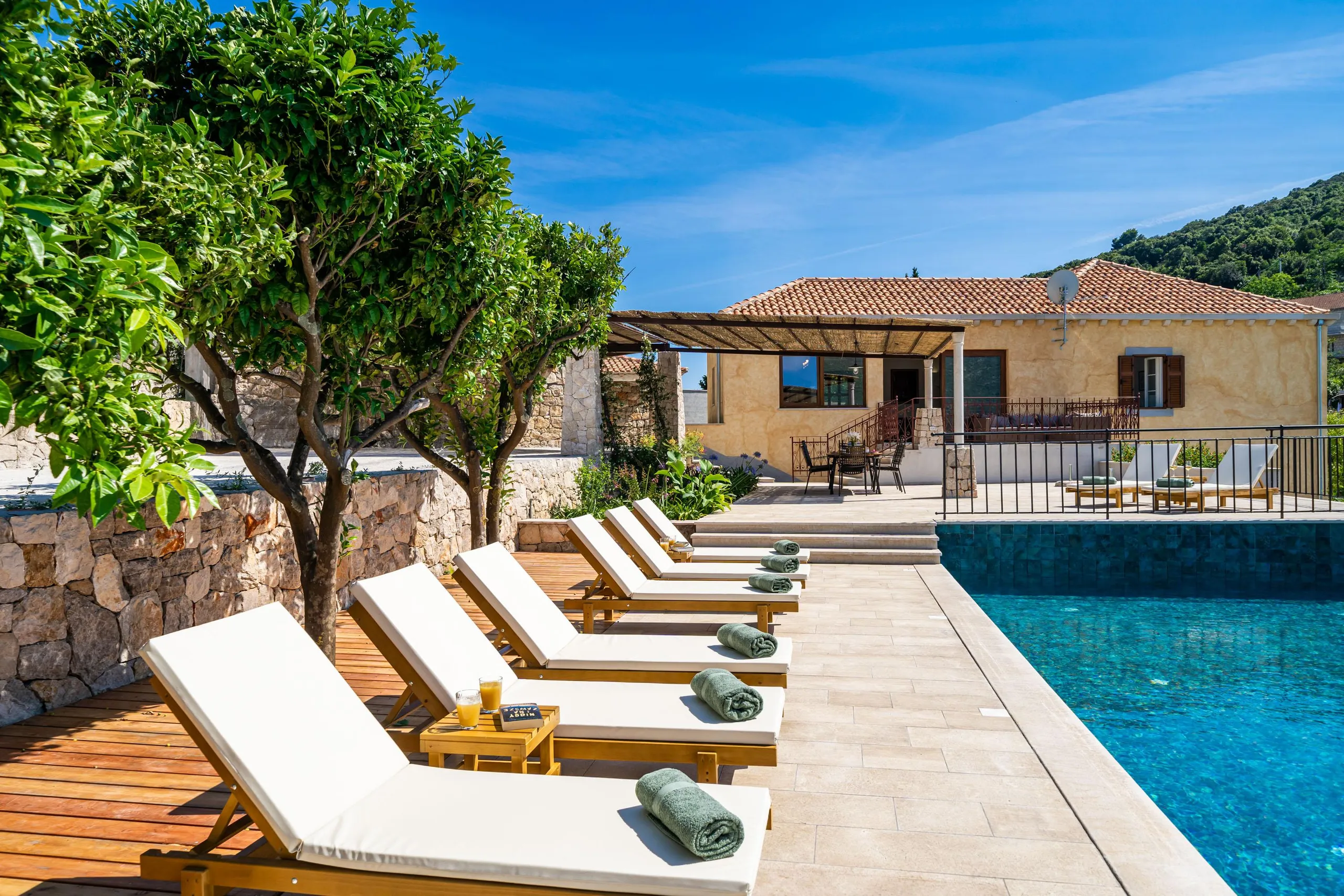 Lavish Rustic Villa with Infinity Pool and Stunning Sea Views in Dubrovnik