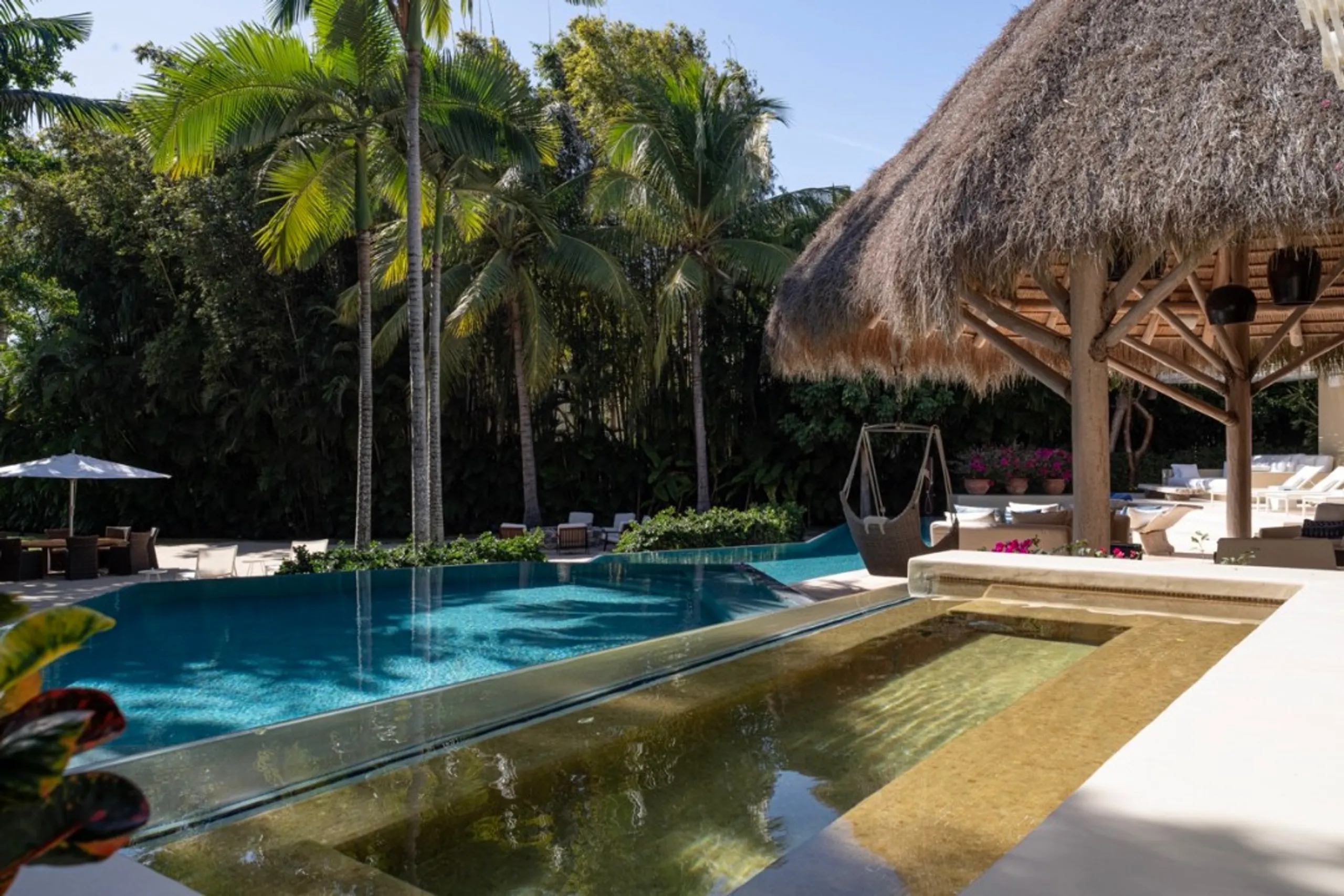 Beachfront Ranchos Estates Villa with 3-Tier Infinity Pool and Direct Beach Access — photograph 5