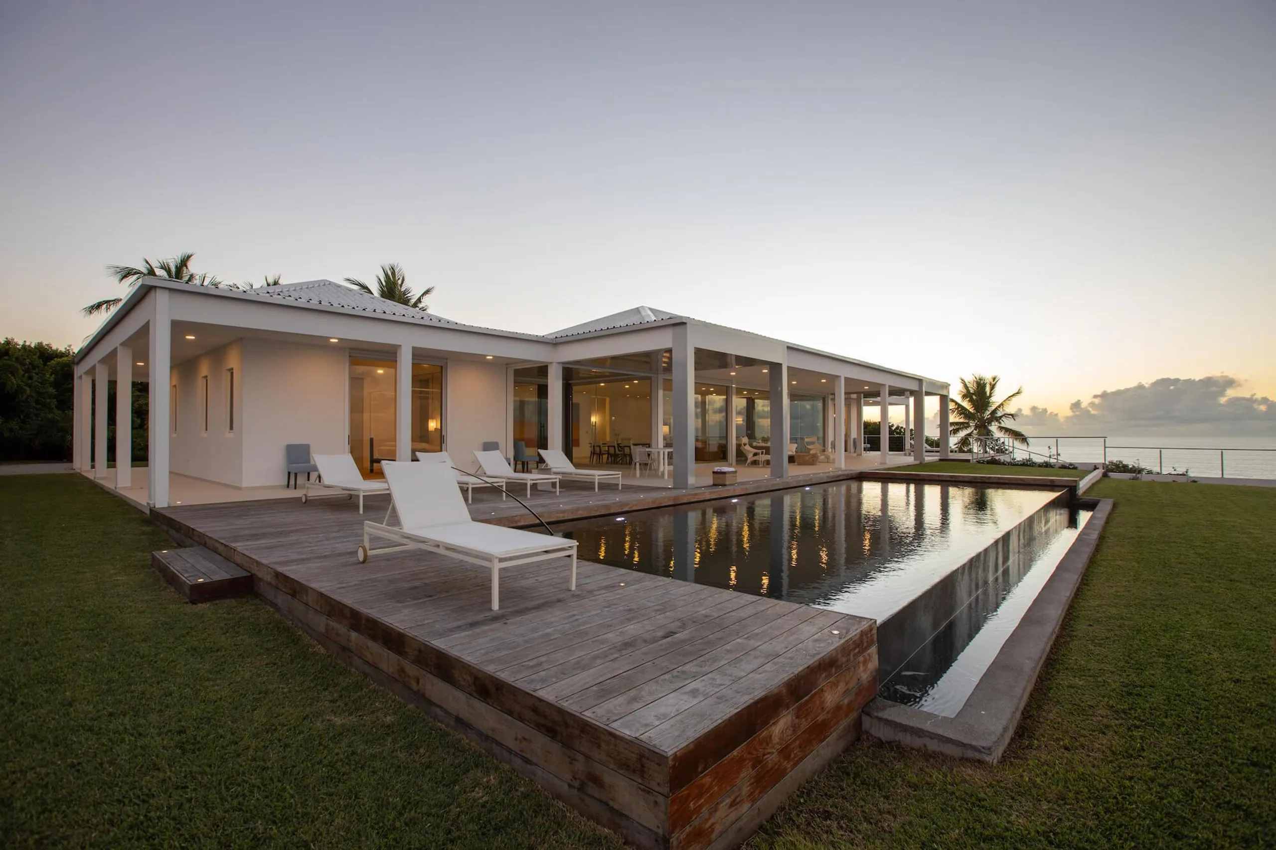 Modern Clifftop Villa in a Tropical Garden with Caribbean Sea View — photograph 4