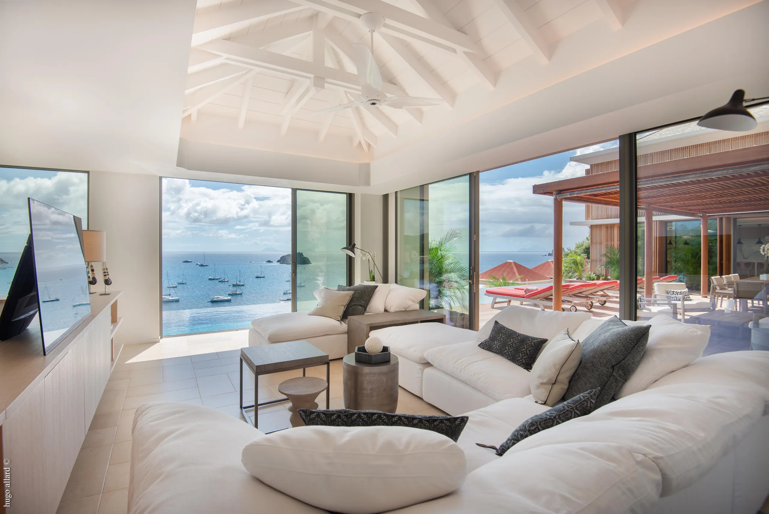 Glorious Oceanview Villa with Infinity Pool and Fitness Room — photograph 10