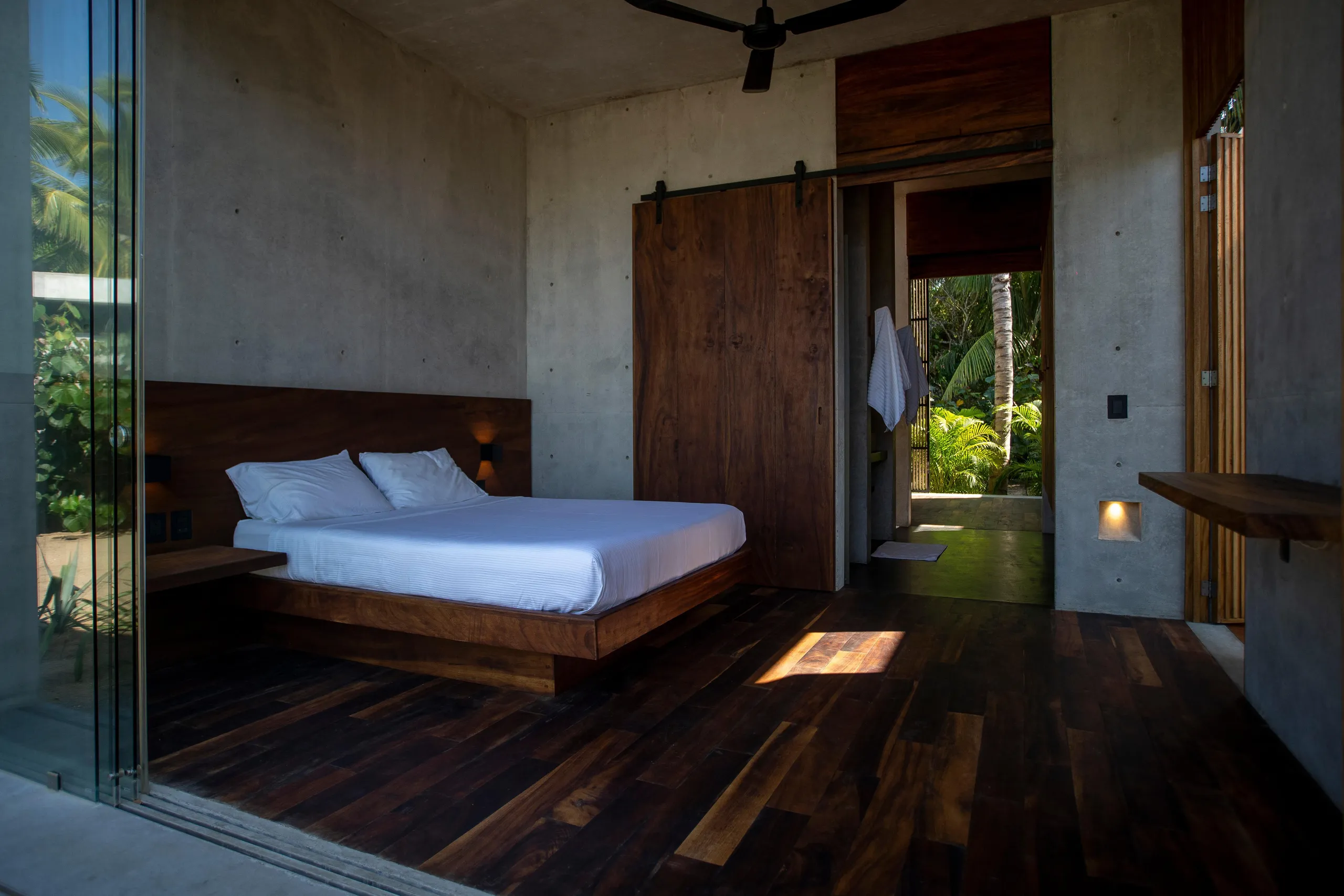 Cerulean Sanctum Beachside Resort Estate with Infinity Pool — photograph 7