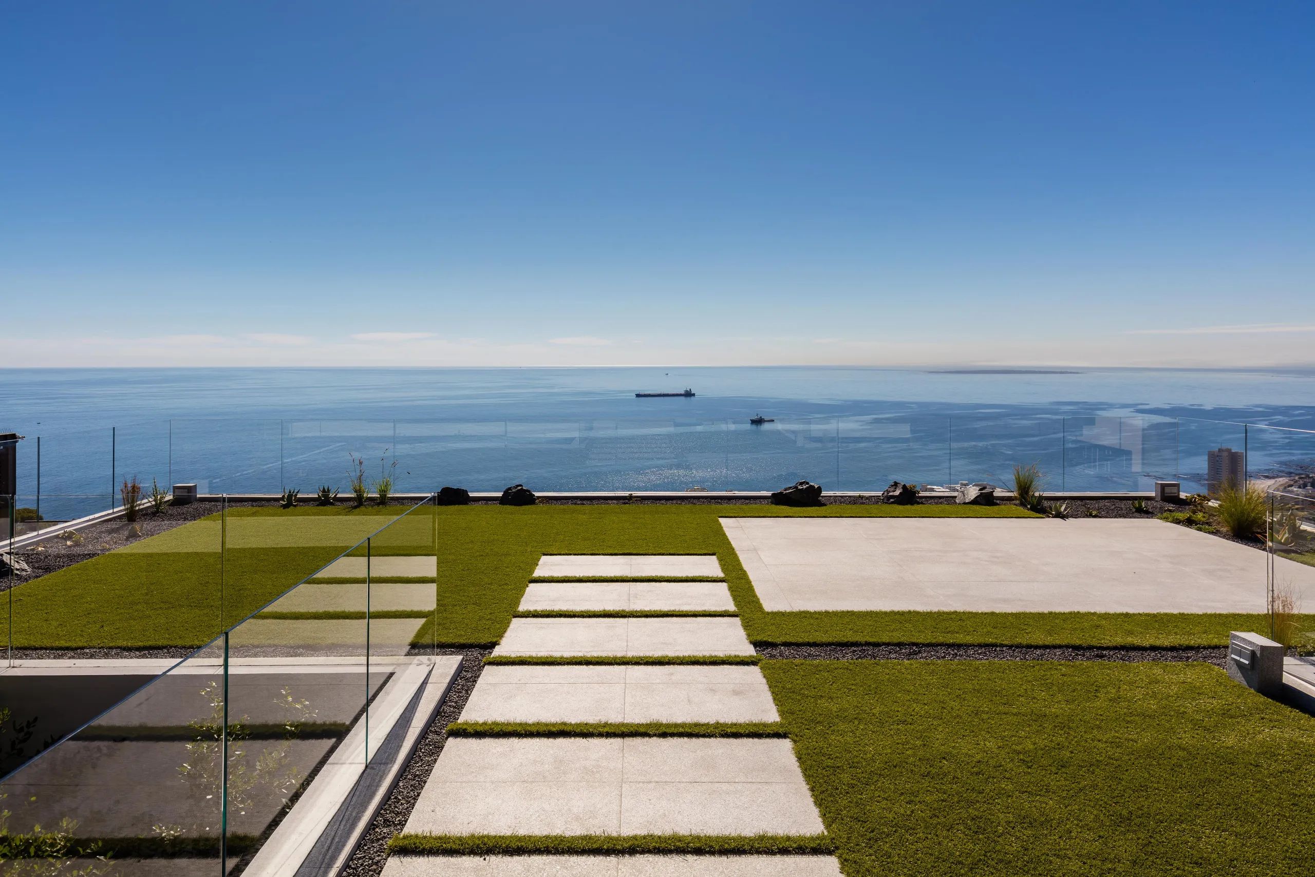 Ultra Modern Villa with Private Pool and Panoramic Ocean Views, Cape Town