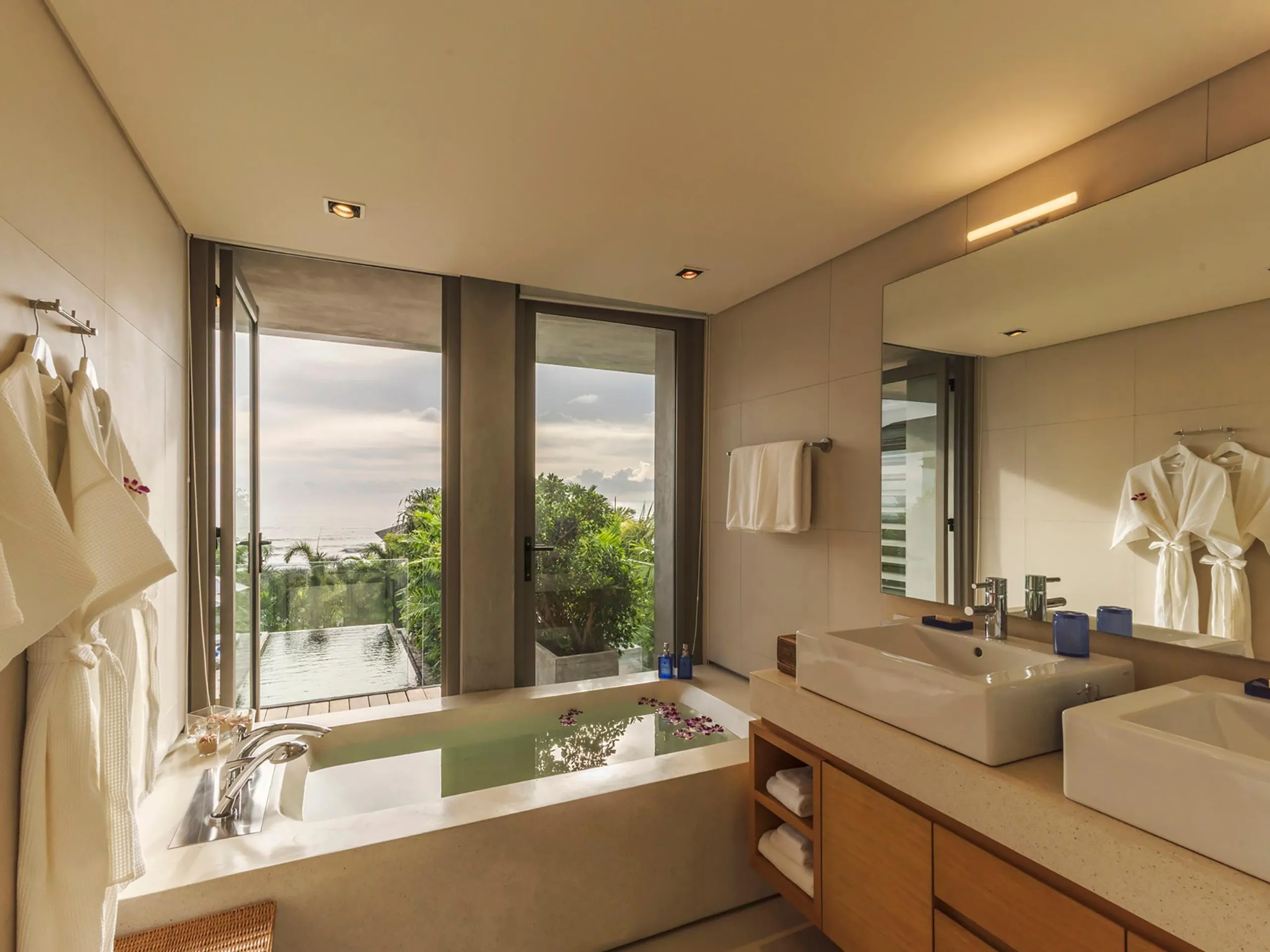 Sensational Tropical Villa with Luxury Pool — photograph 12