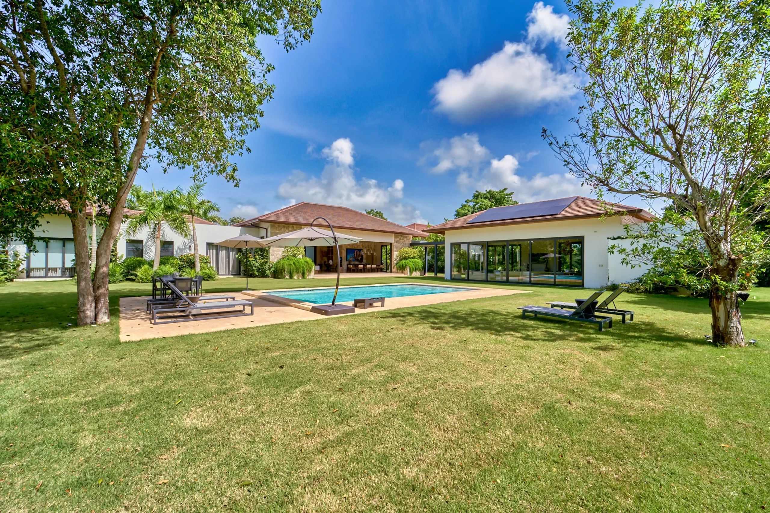 Magnificent Modern Villa with Private Pool and Golf Course and Marina Access — photograph 4
