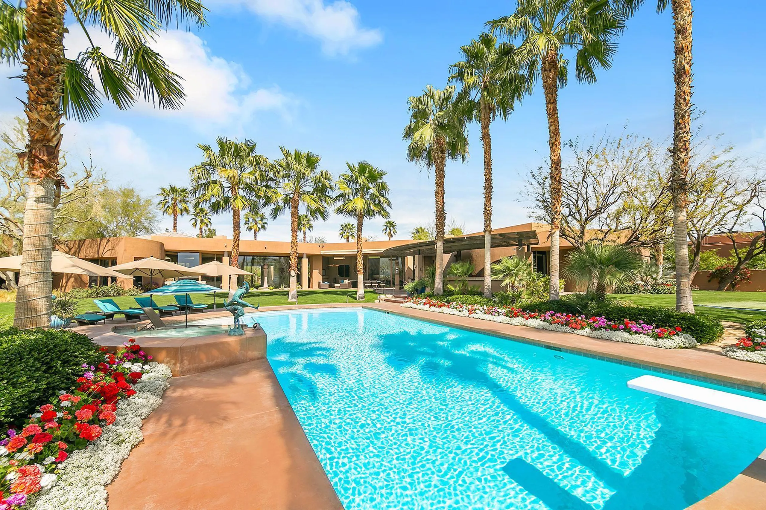 Regal Two Acre Mini Resort with Numerous Play Activities and Private Pool — photograph 2