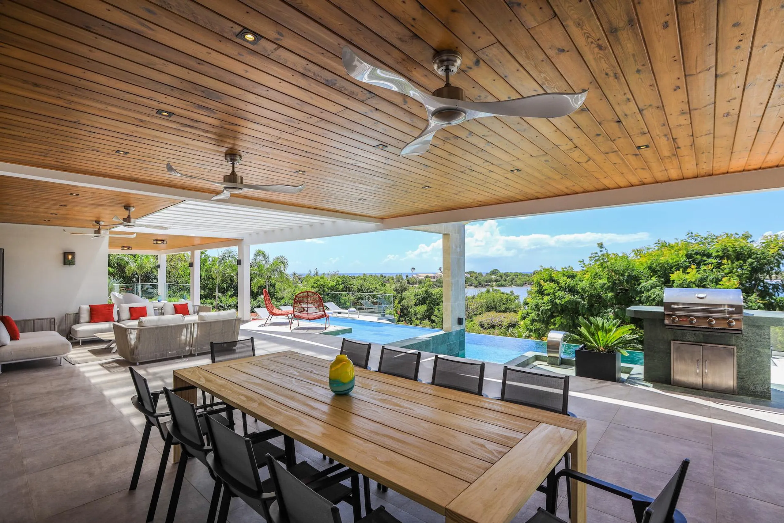 Impeccably Designed Villa with Private Pool, Immersive Living Space, and Stunning Views — photograph 5