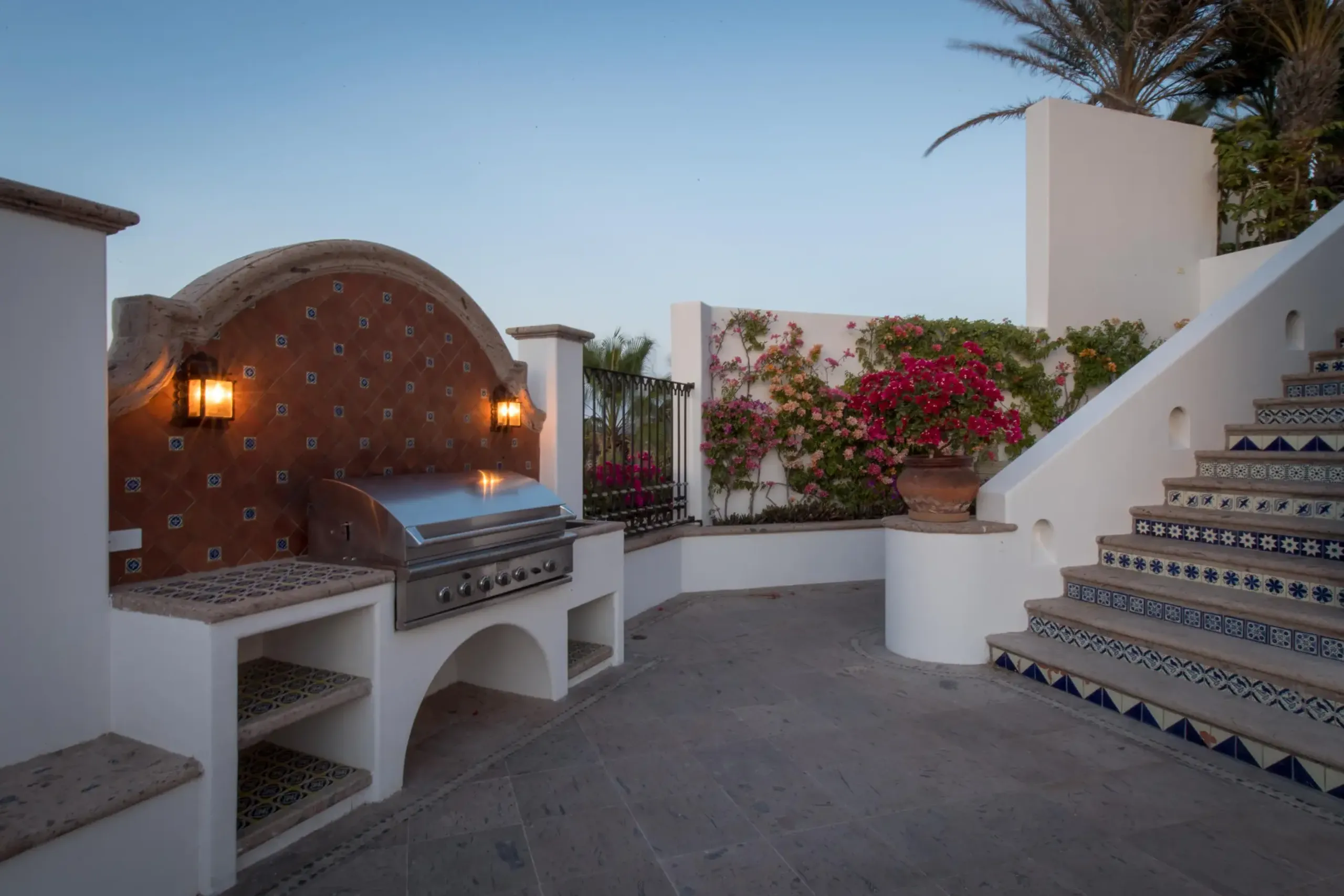 Grandiose Cabo San Lucas Villa with Infinity Pool and Outdoor Fireplace — photograph 12