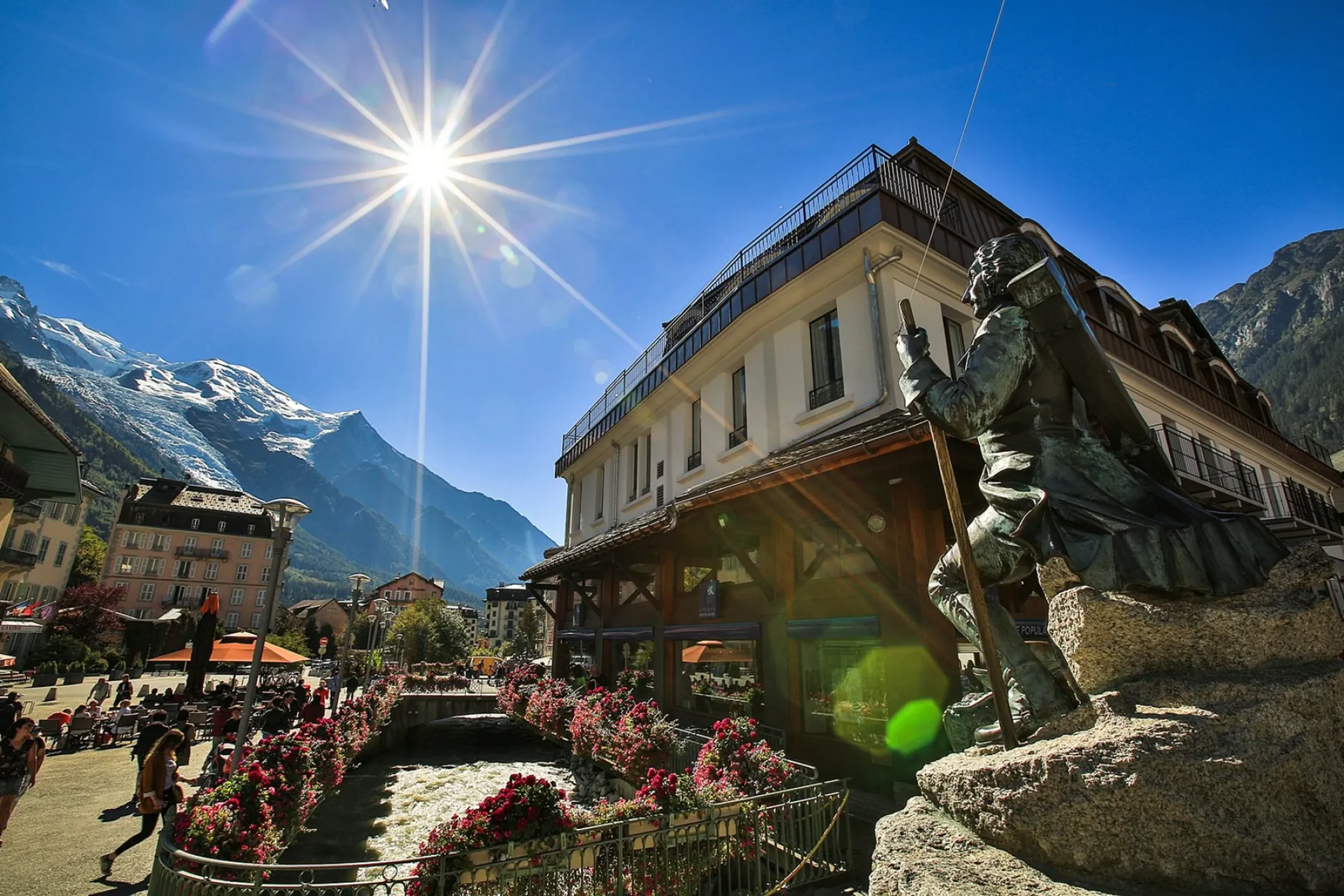 Exceptional 439m² Art Deco Penthouse in Chamonix with Roof Terrace & Mont Blanc Panorama — photograph 2