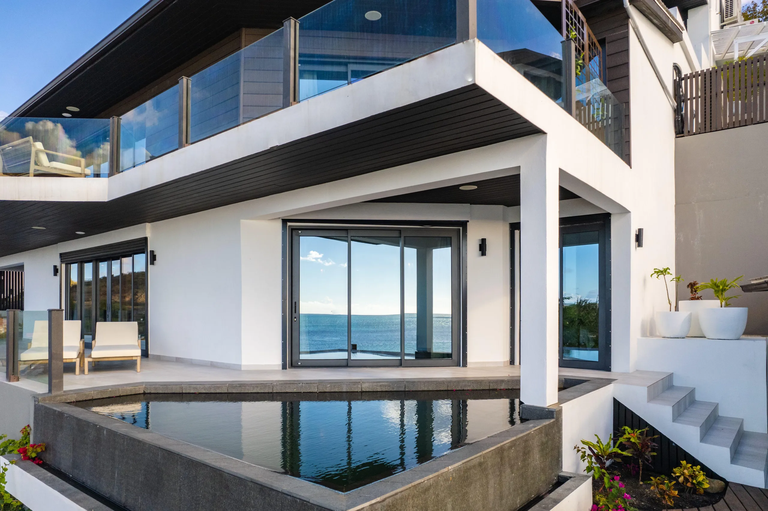 Posh Oeanfront 3Bedroom Villa with Spectacular Views, Antigua