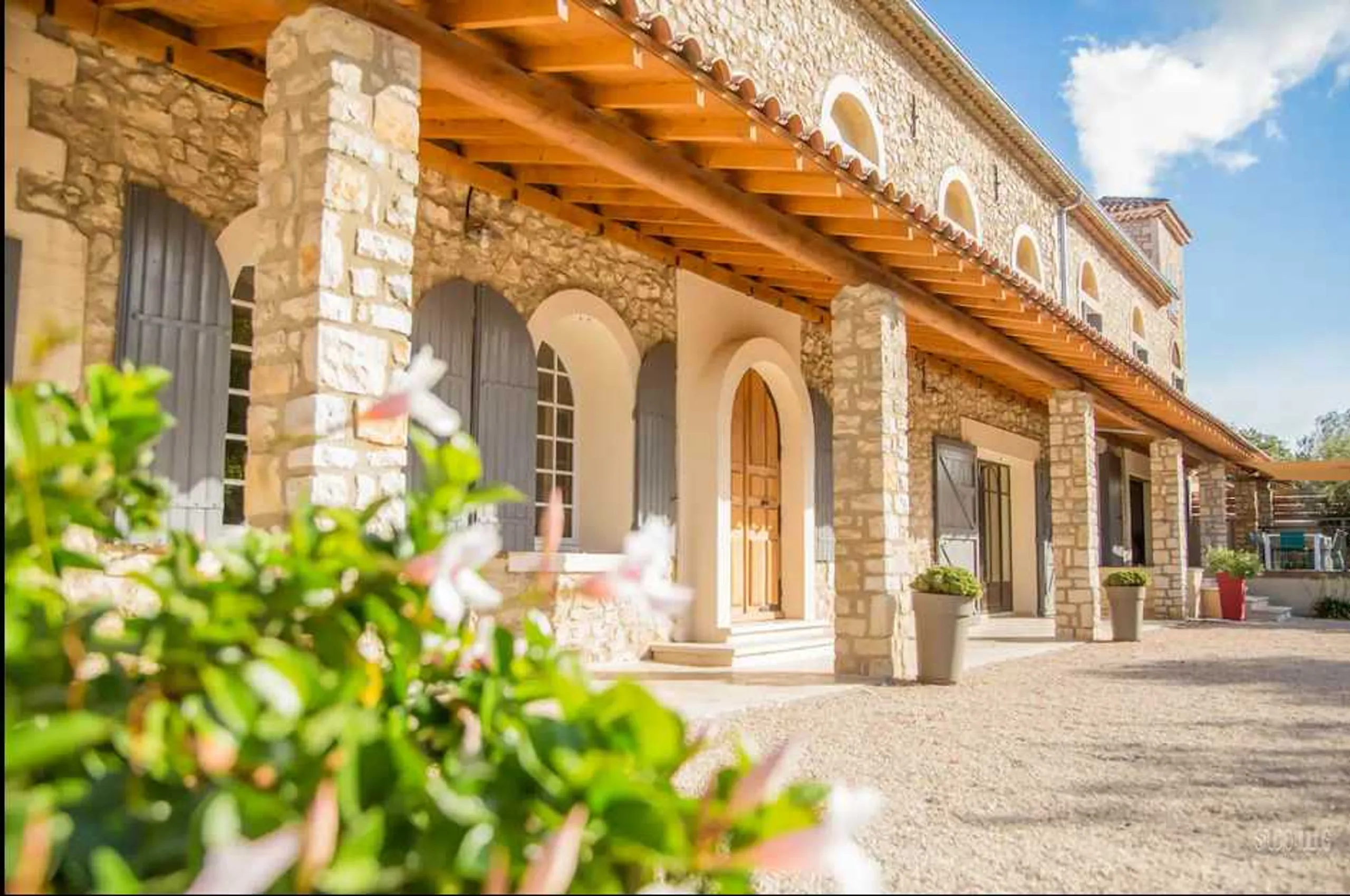 Indulgent 7BR Villa with Heated Pool and 3,000 m² Garden — photograph 4