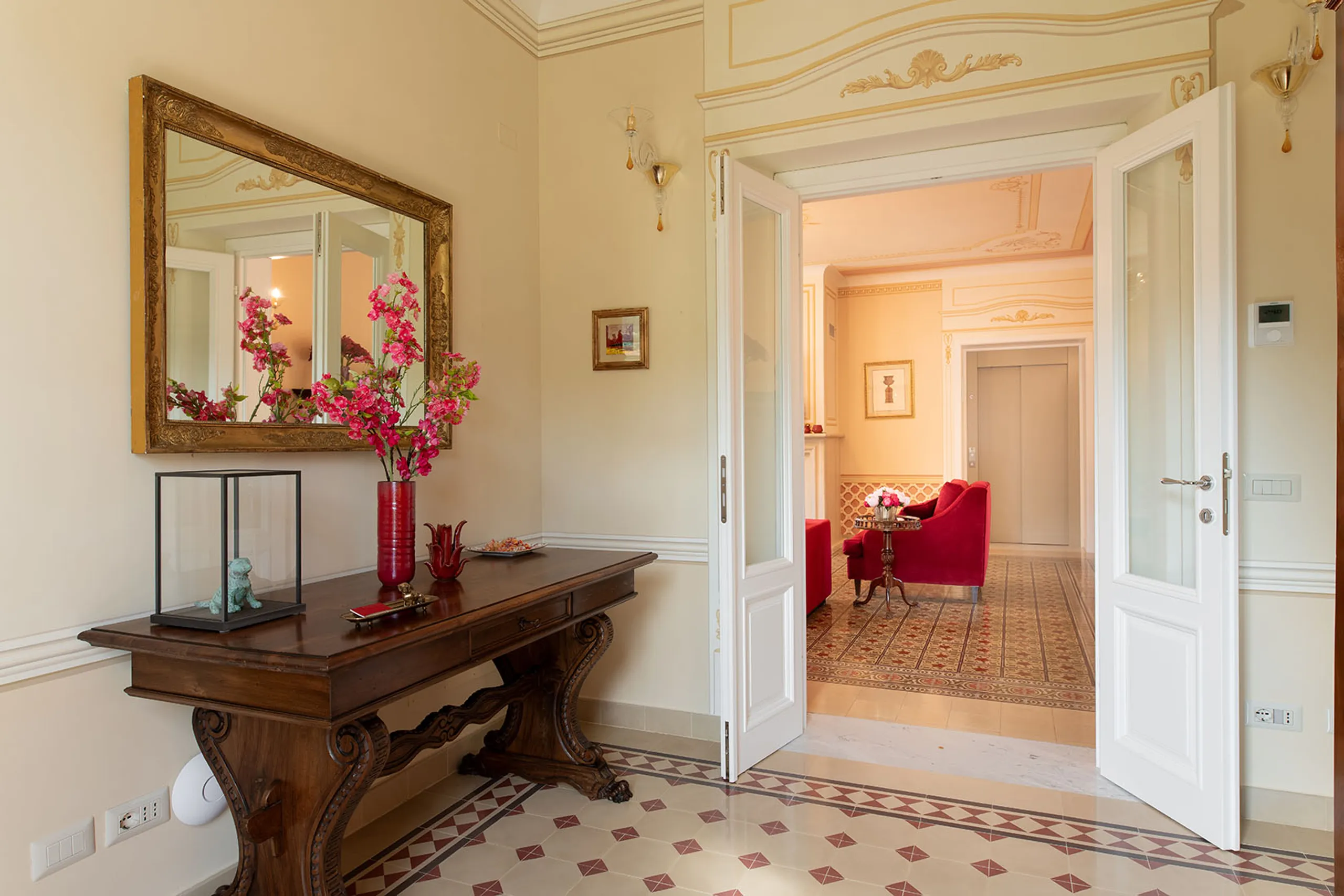 Sumptuous Tuscan Estate with Heated Pool, Saunaa and Helipad — photograph 9