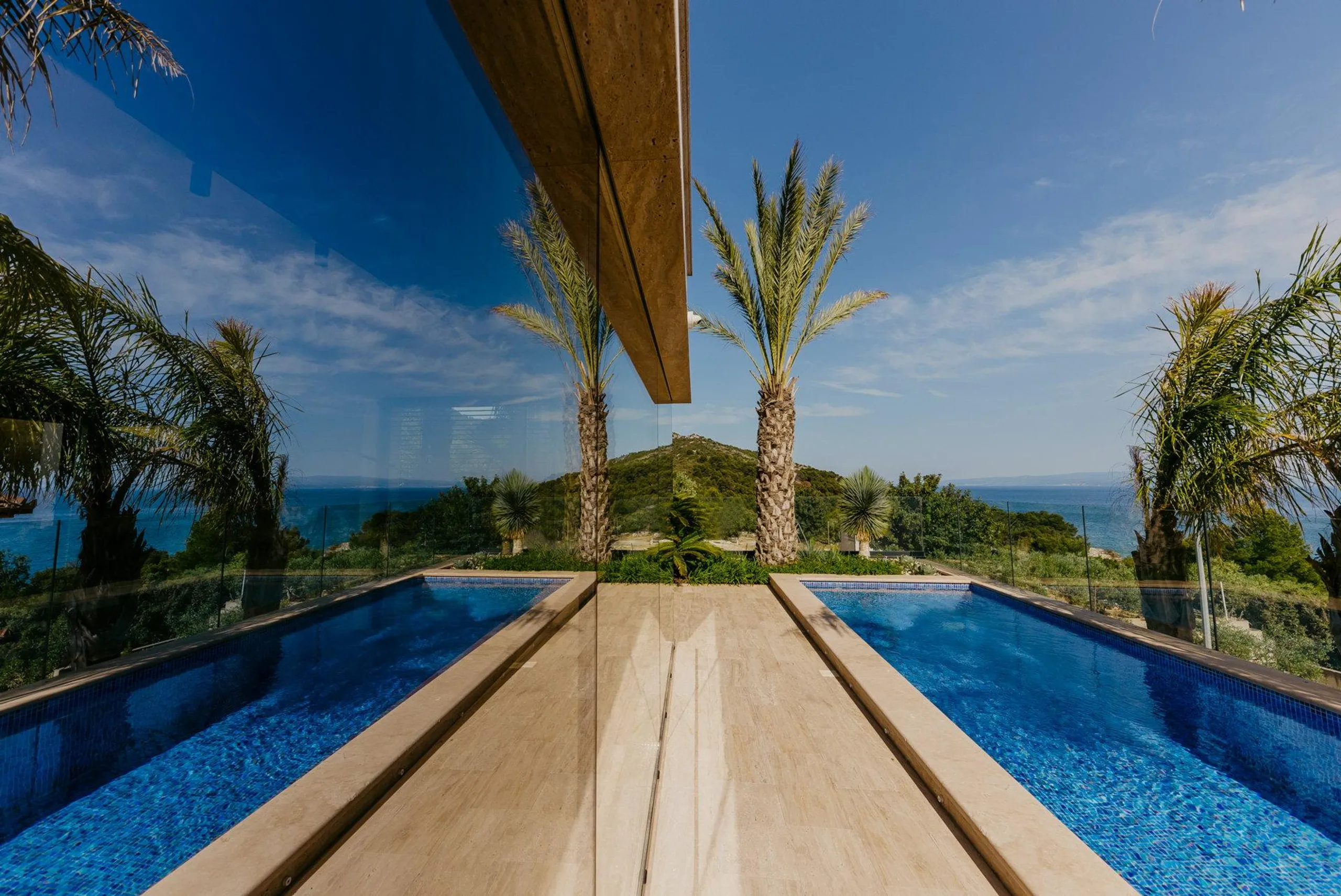 Exquisite Villa with Private Pool, Sauna, Jacuzzi and Enchanting Sea Views — photograph 6