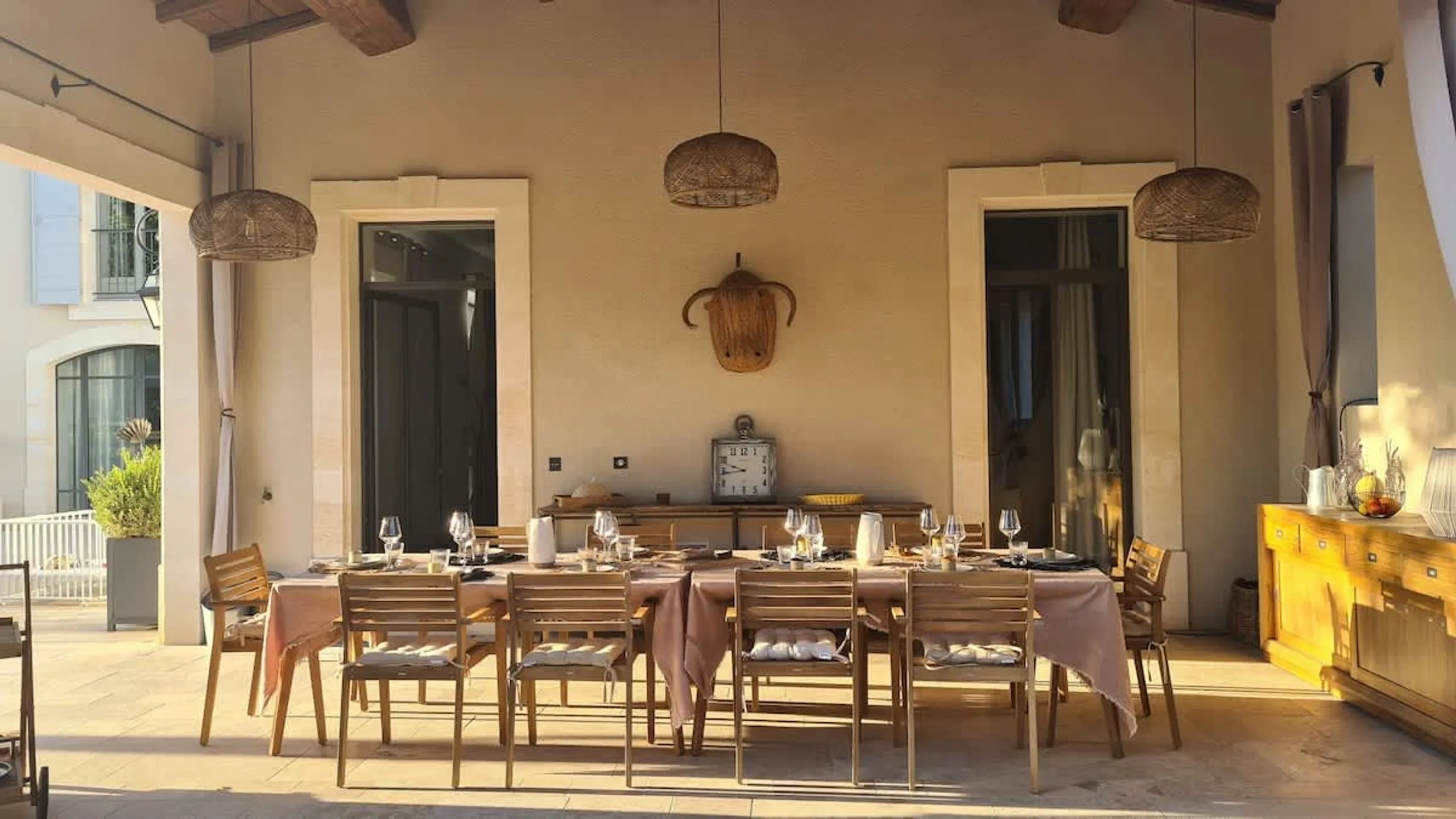Majestic Saint-Rémy-de-Provence Retreat with Private 9x9m Pool and Tranquil Gardens — photograph 5