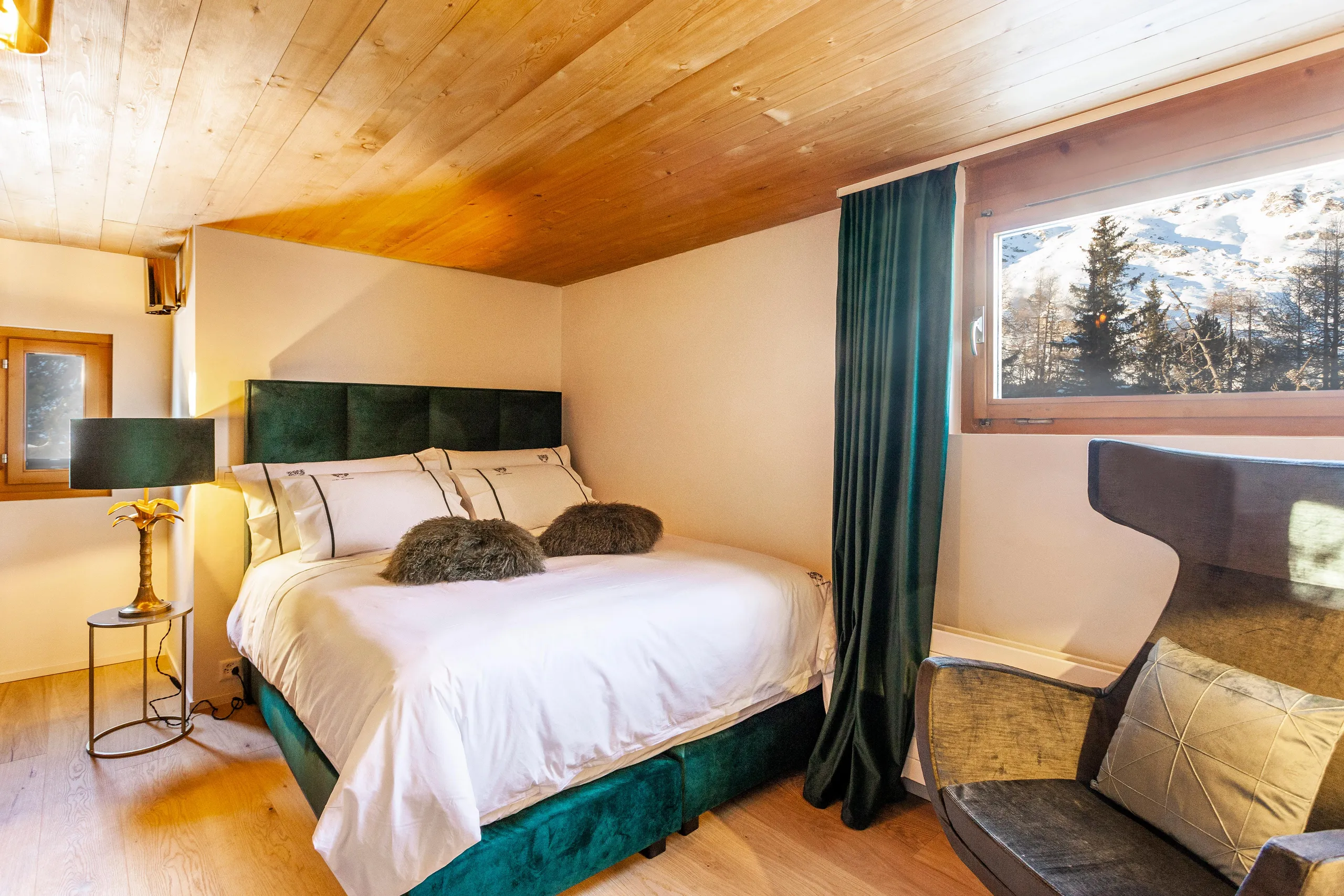 Unique Calming Chalet with Stunning Mountain Views of the Swiss Alps — photograph 6