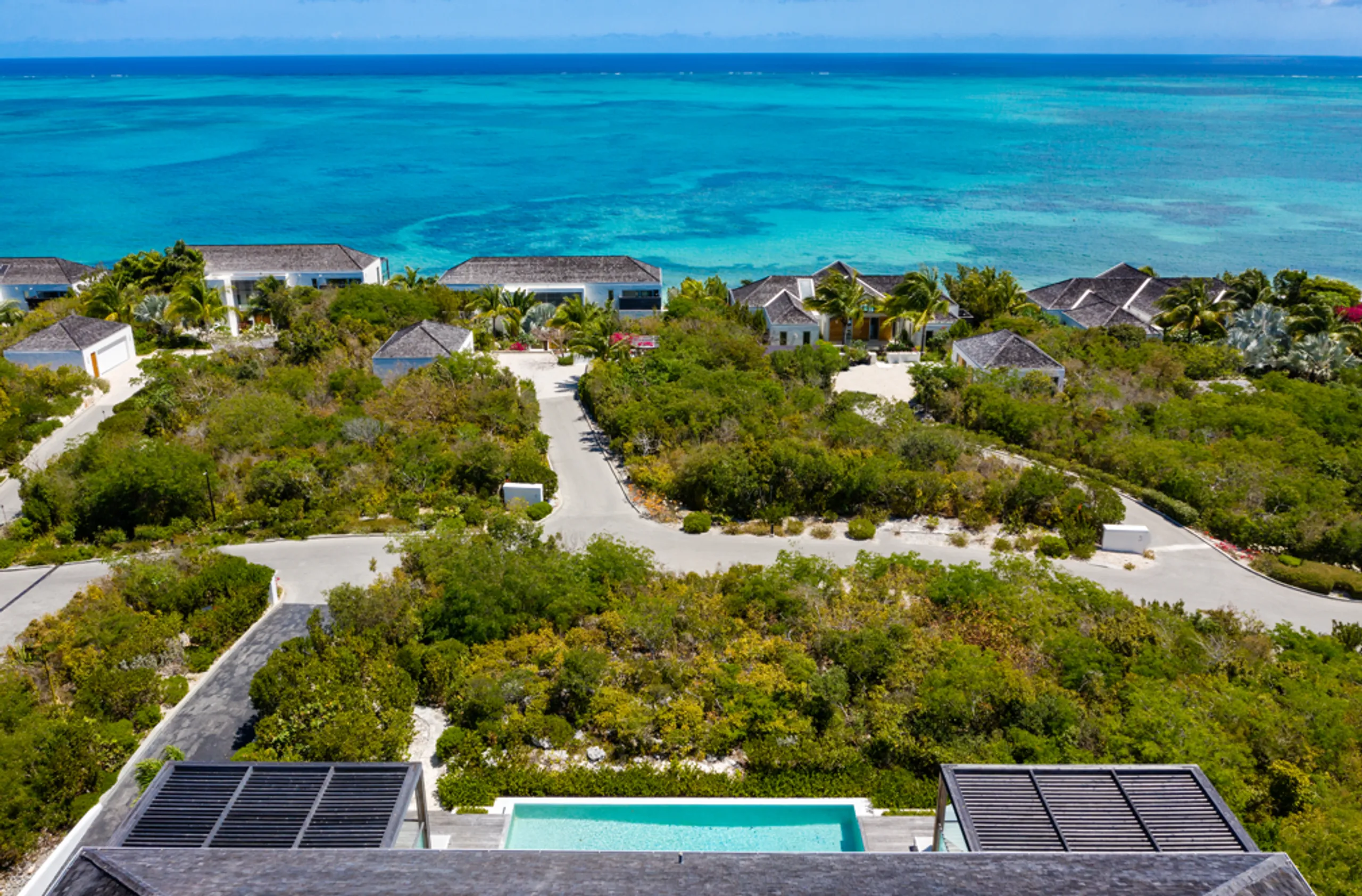 Invigorating Contemporary Ocean View Villa with Private Infinity Pool — photograph 3