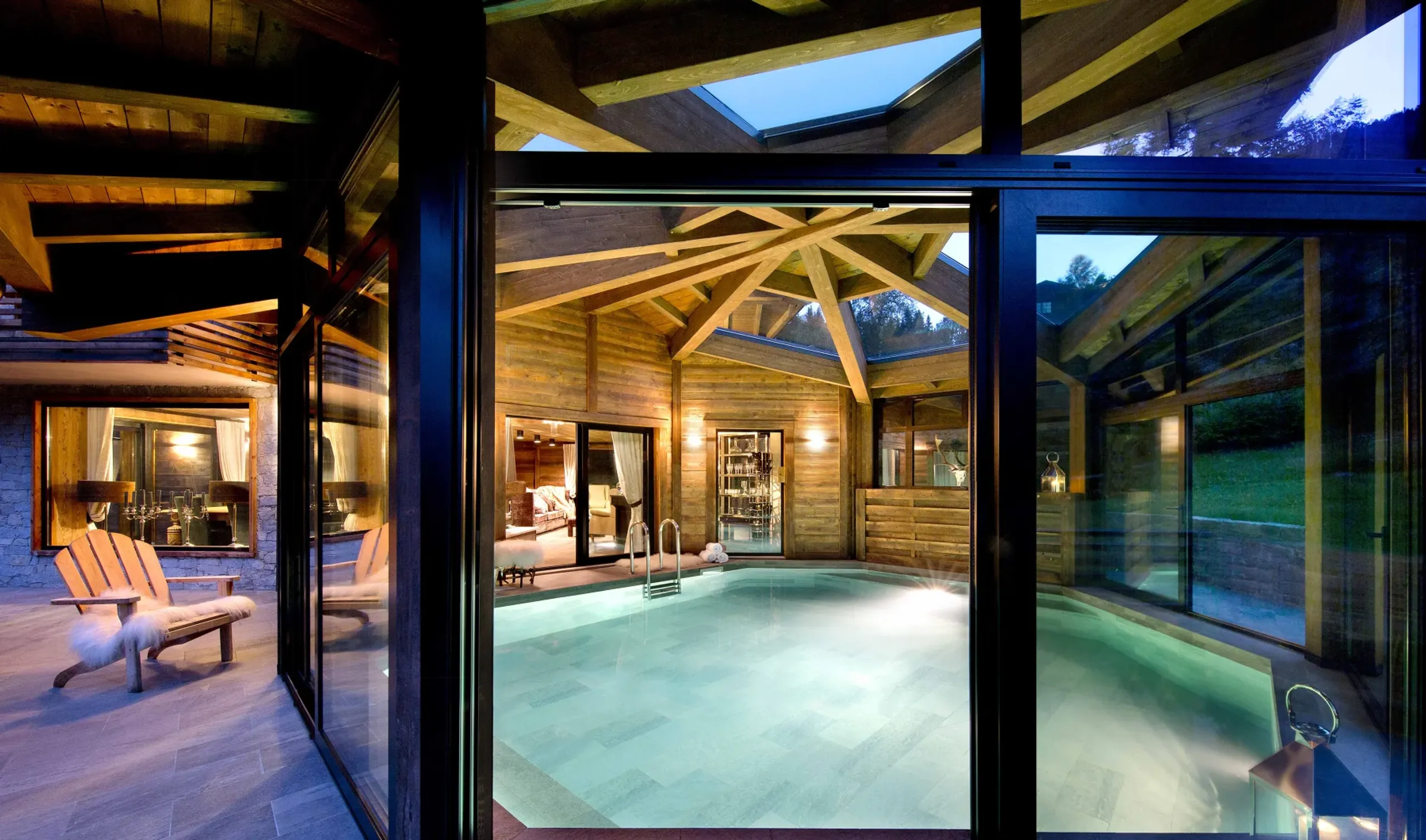 Chic Architecturally Designed Chalet with Spa, Pool, & Mountain Views in Chamonix Valley — photograph 8