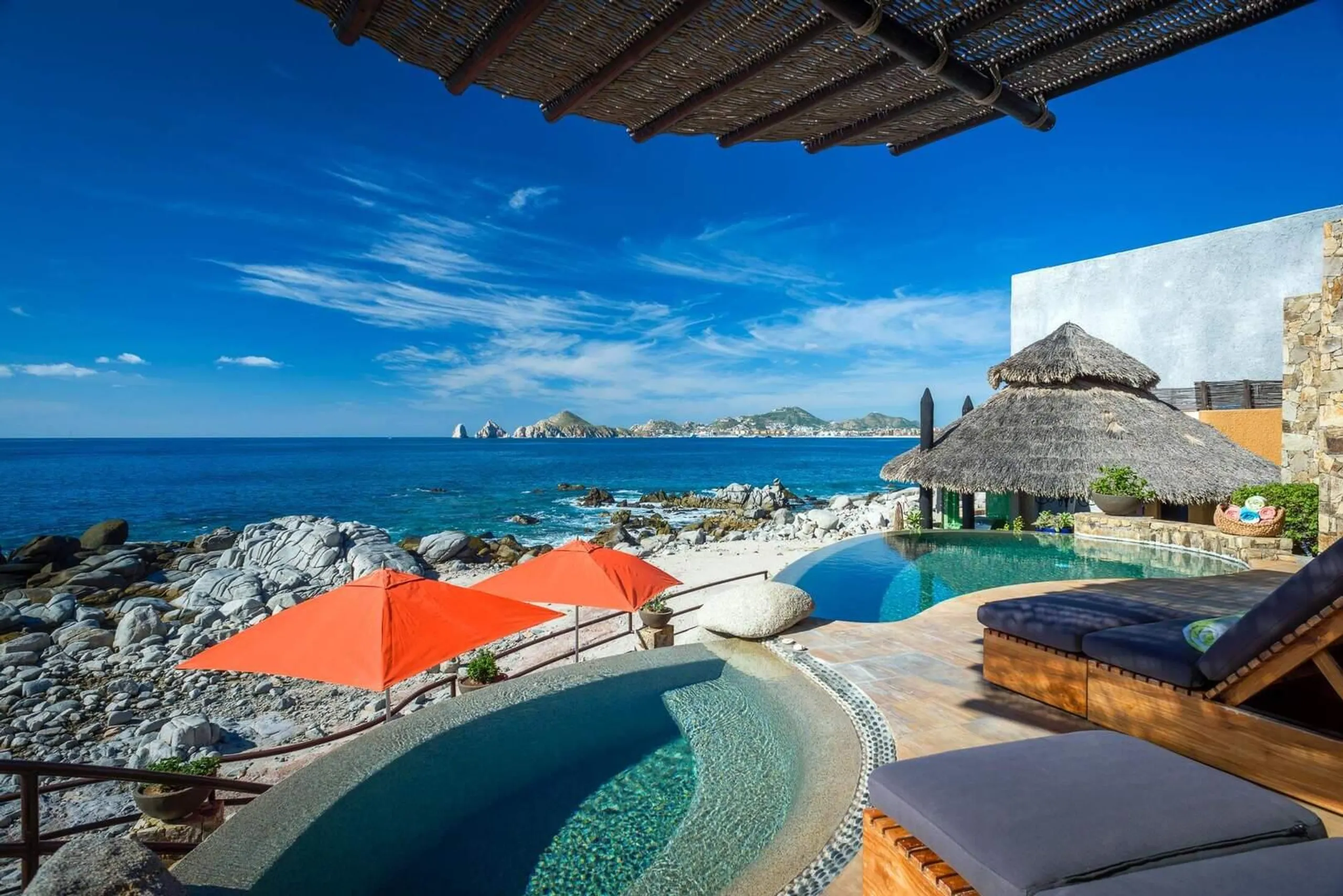 Impeccably Designed Villa Haven with Heated Infinity Pool and Private Beach Access — photograph 3