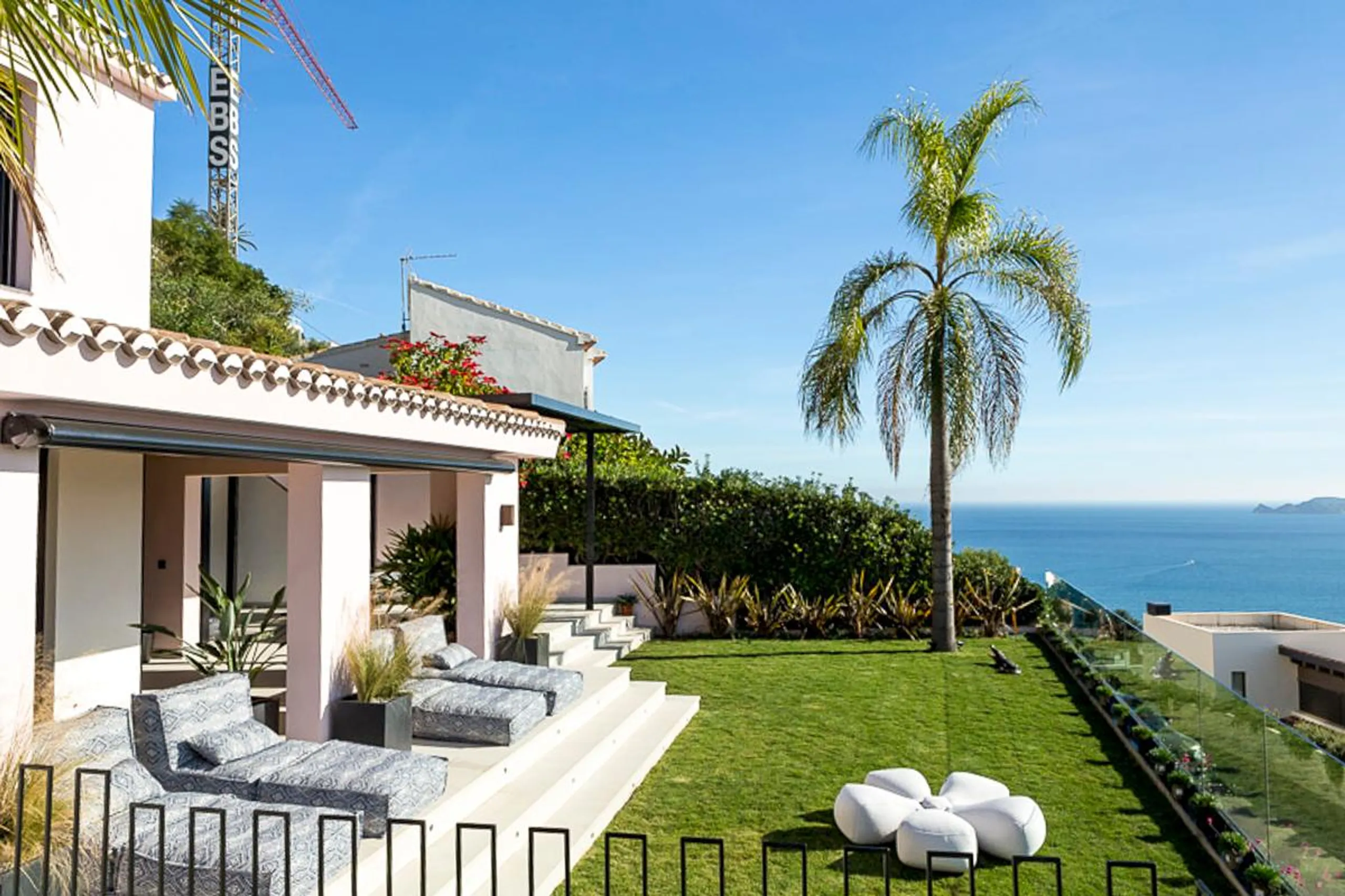 Splendid Hillside Villa with Private Pool and Javea Views — photograph 9