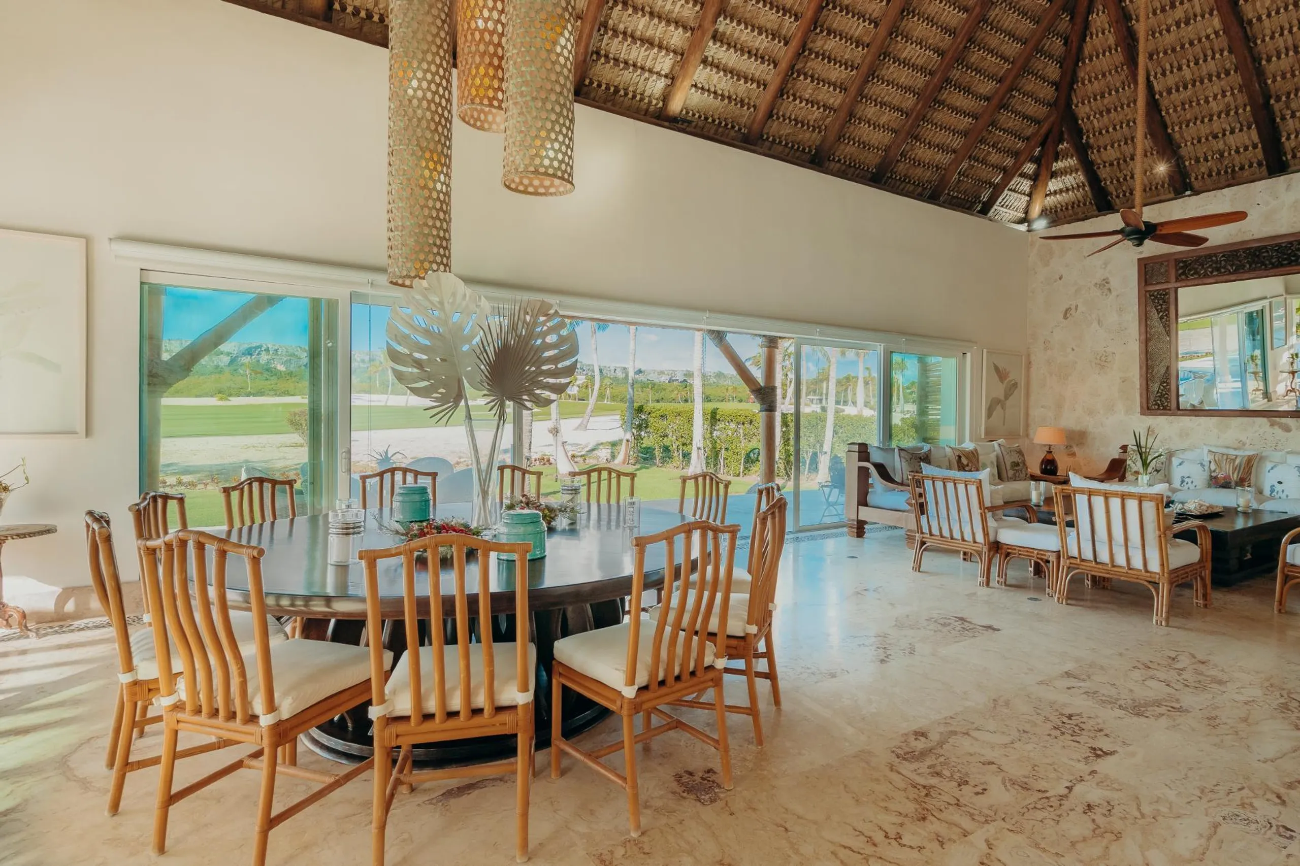 Invigorating Tropical Villa with Private Pool and Golf Course View — photograph 6