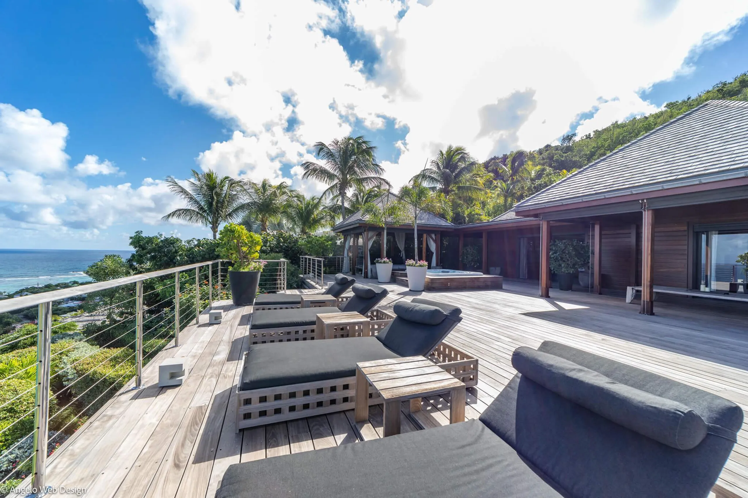 Elegant Hillside Villa with Infinity Pool and Panoramic Views — photograph 12