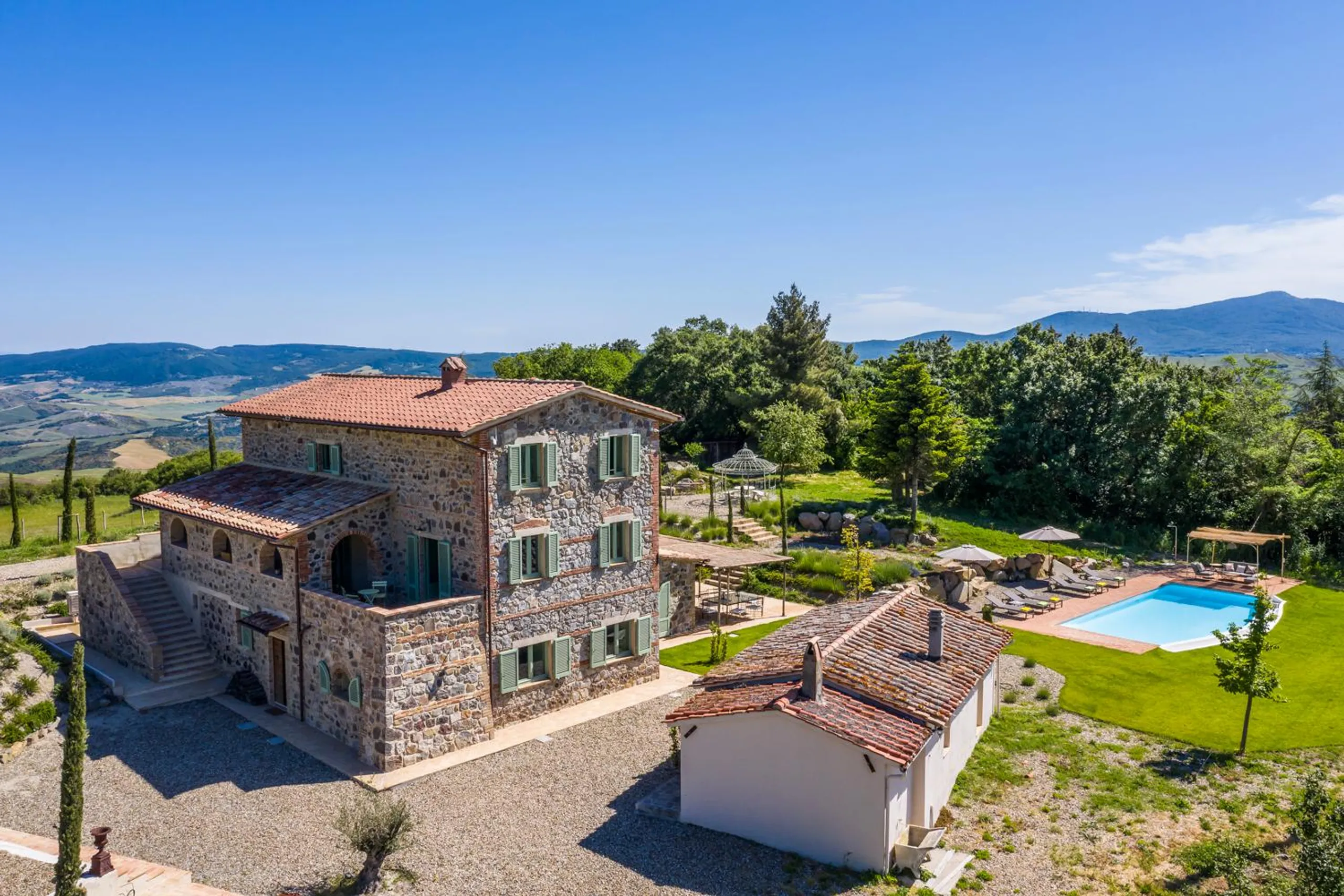 Historic Stone Villa with Private Pool and 10-Hectare Garden — photograph 2