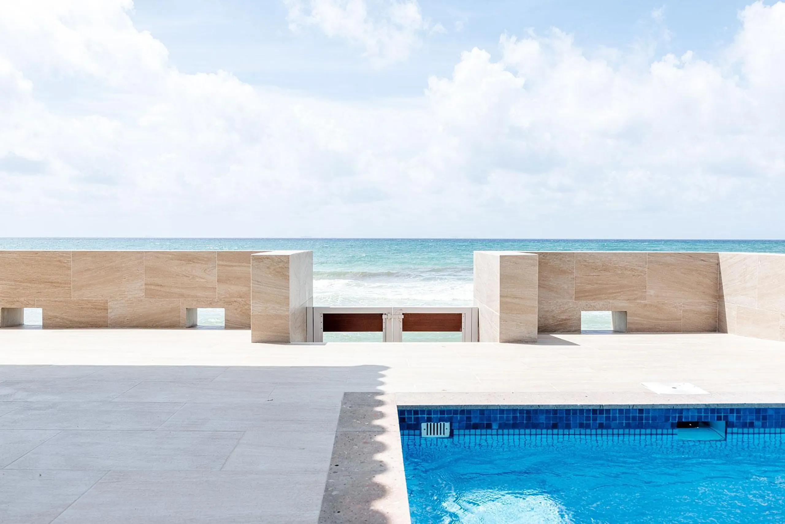 Luxury Beach Front Villa with Private Plunge Pool and Magnificent Ocean Views — photograph 7
