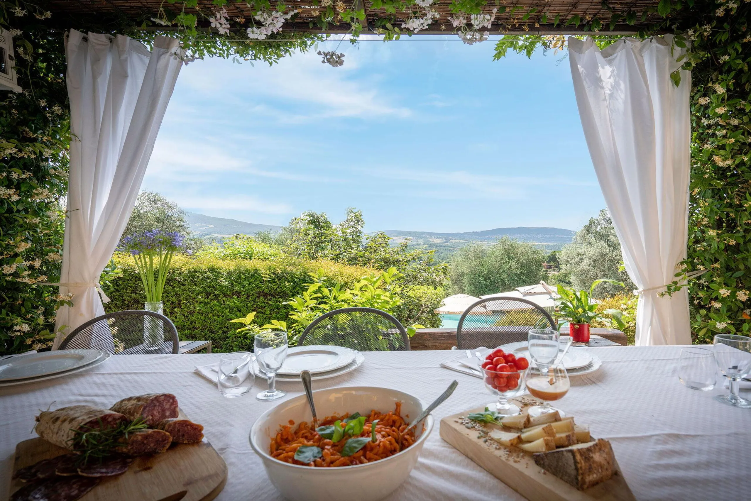 Imposing Localita Pignattaia Estate with Private Pool and Jacuzzi — photograph 9