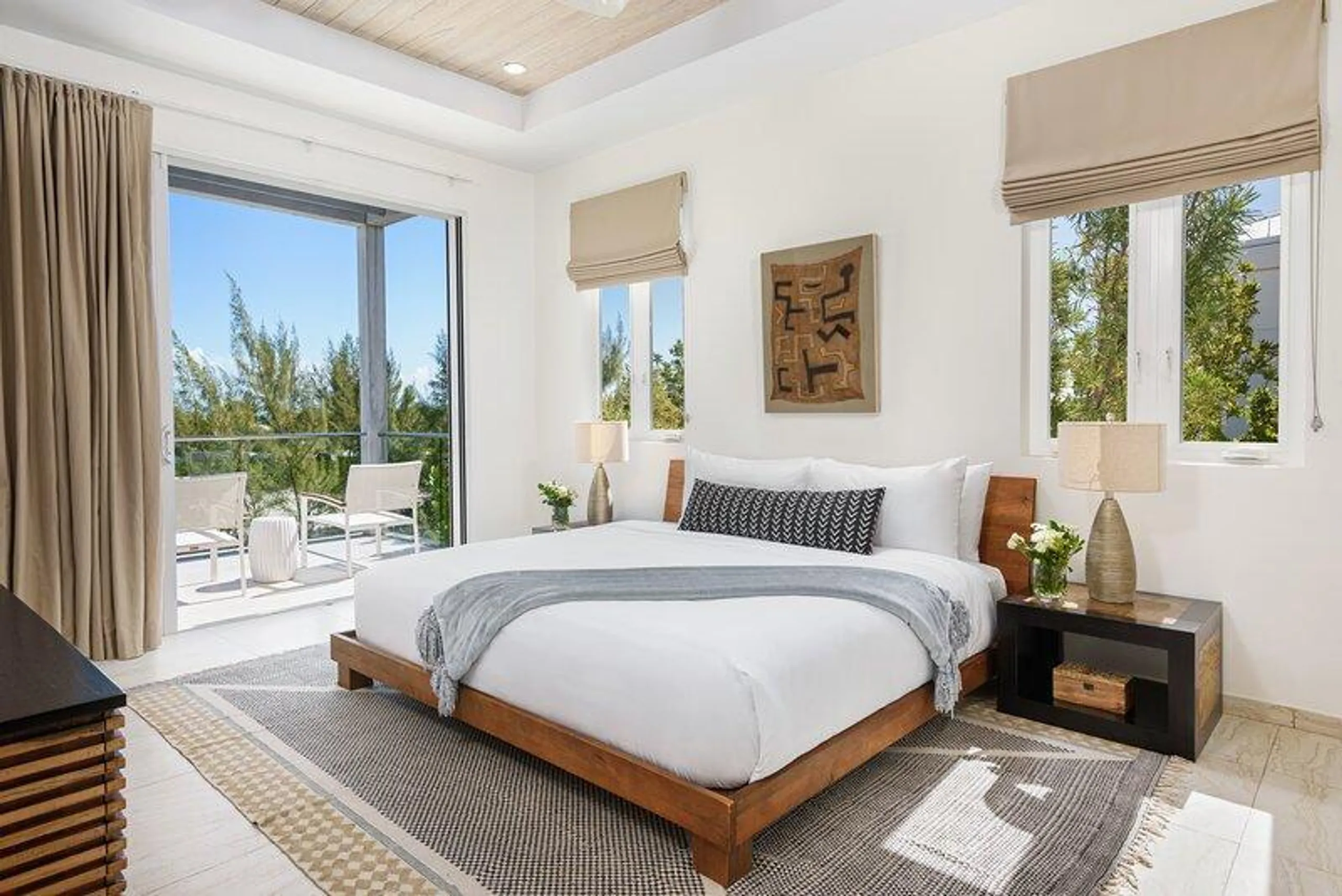 Modern Contemporary Canal Villa With Private Pool — photograph 9