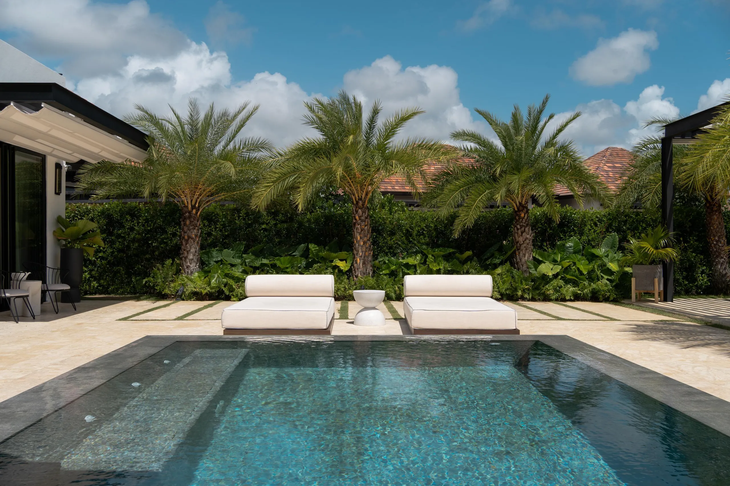 Plush 3-Bedroom with Heated Infinity Pool and Private Jacuzzi — photograph 2