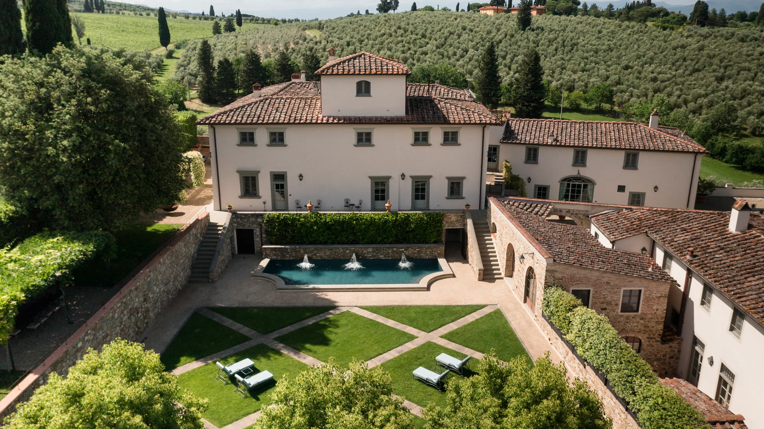 Exquisite Renaissance-Style Villa with Private Pool, Italian Garden and Florence Views — photograph 4
