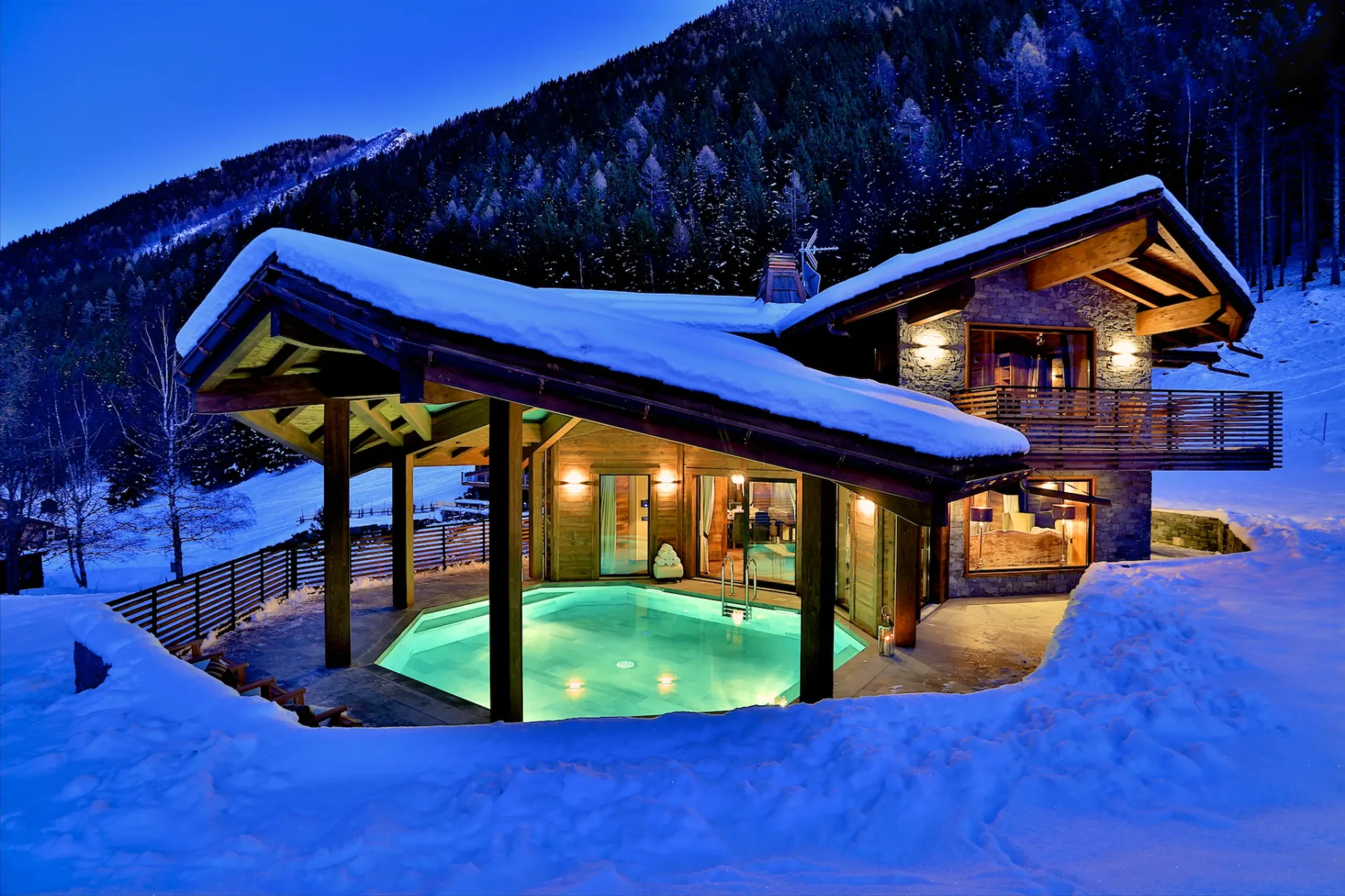 Chic Architecturally Designed Chalet with Spa, Pool, & Mountain Views in Chamonix Valley, Chamonix