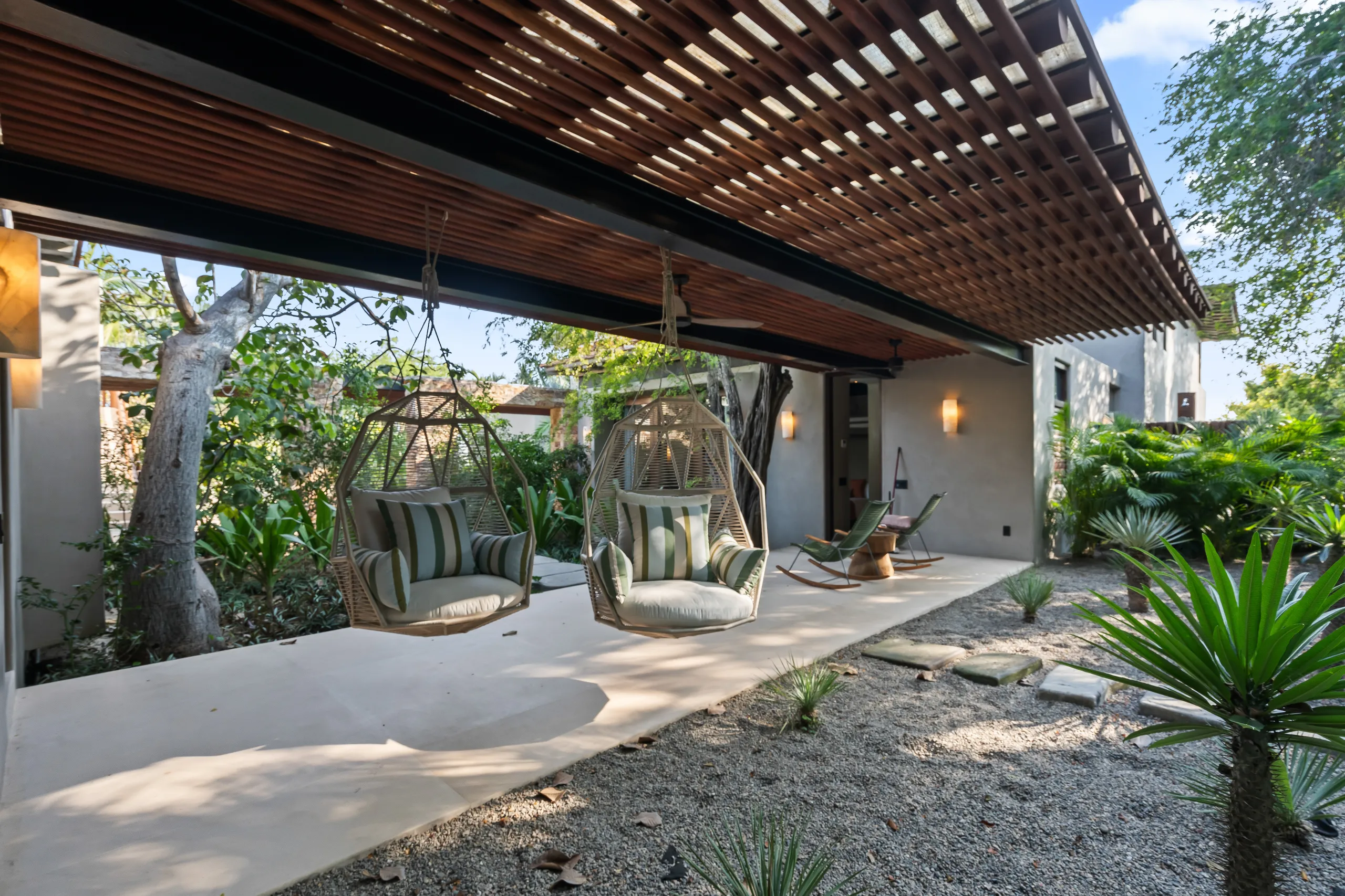 Exquisite Punta de Mita Villa with with Private Beach, Infinity Pool & Oceanfront Living — photograph 10