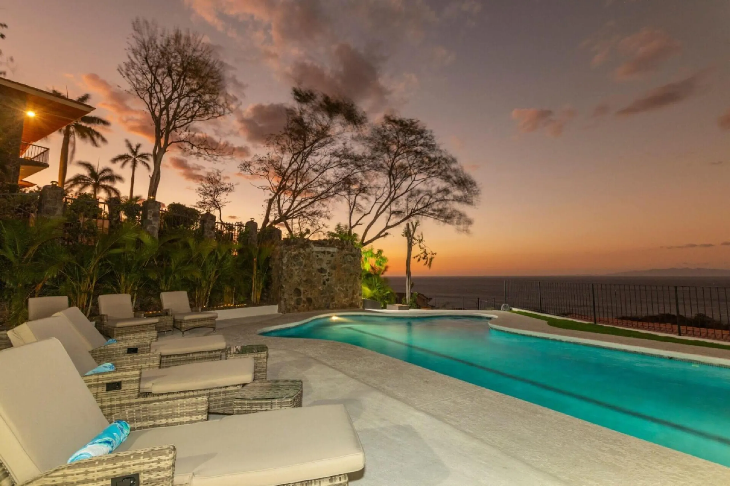 Ocotal Vista View Luxury Estate with Private Pool and Stunning Panoramic Views, Playa Flamingo