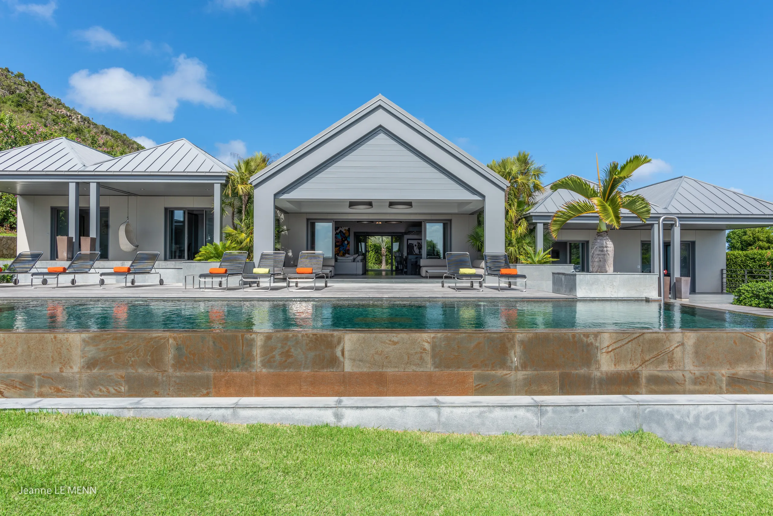 Majestic Vitet Villa with Infinity Pool and Lovely Ocean Views — photograph 5