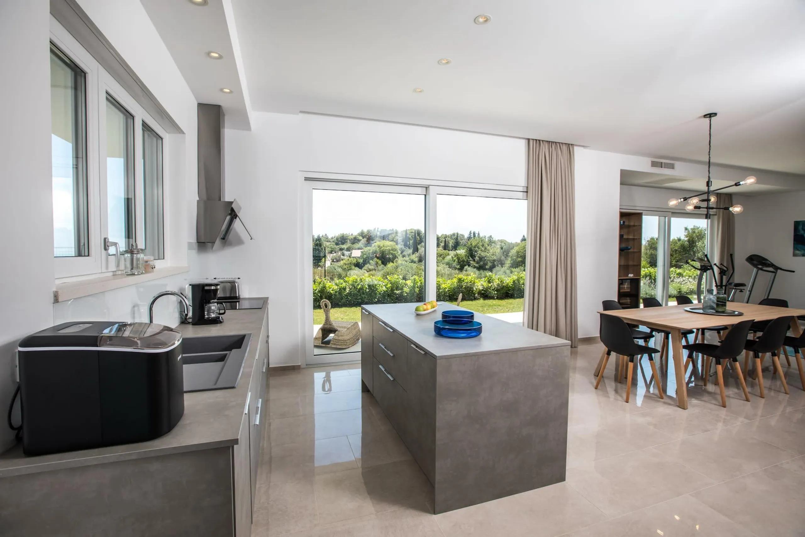 Refined Orašac Retreat with Pool and Mediterranean Gardens — photograph 11