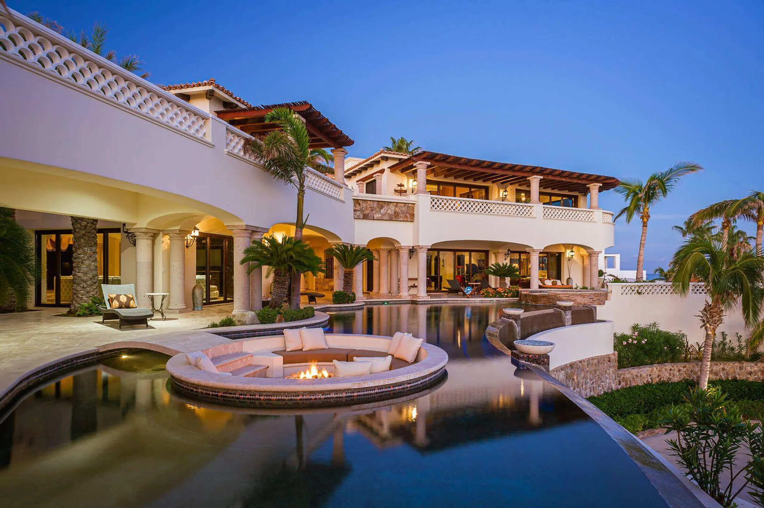 Gorgeous Infinity Pool with Fire Pit in El Encanto — photograph 6